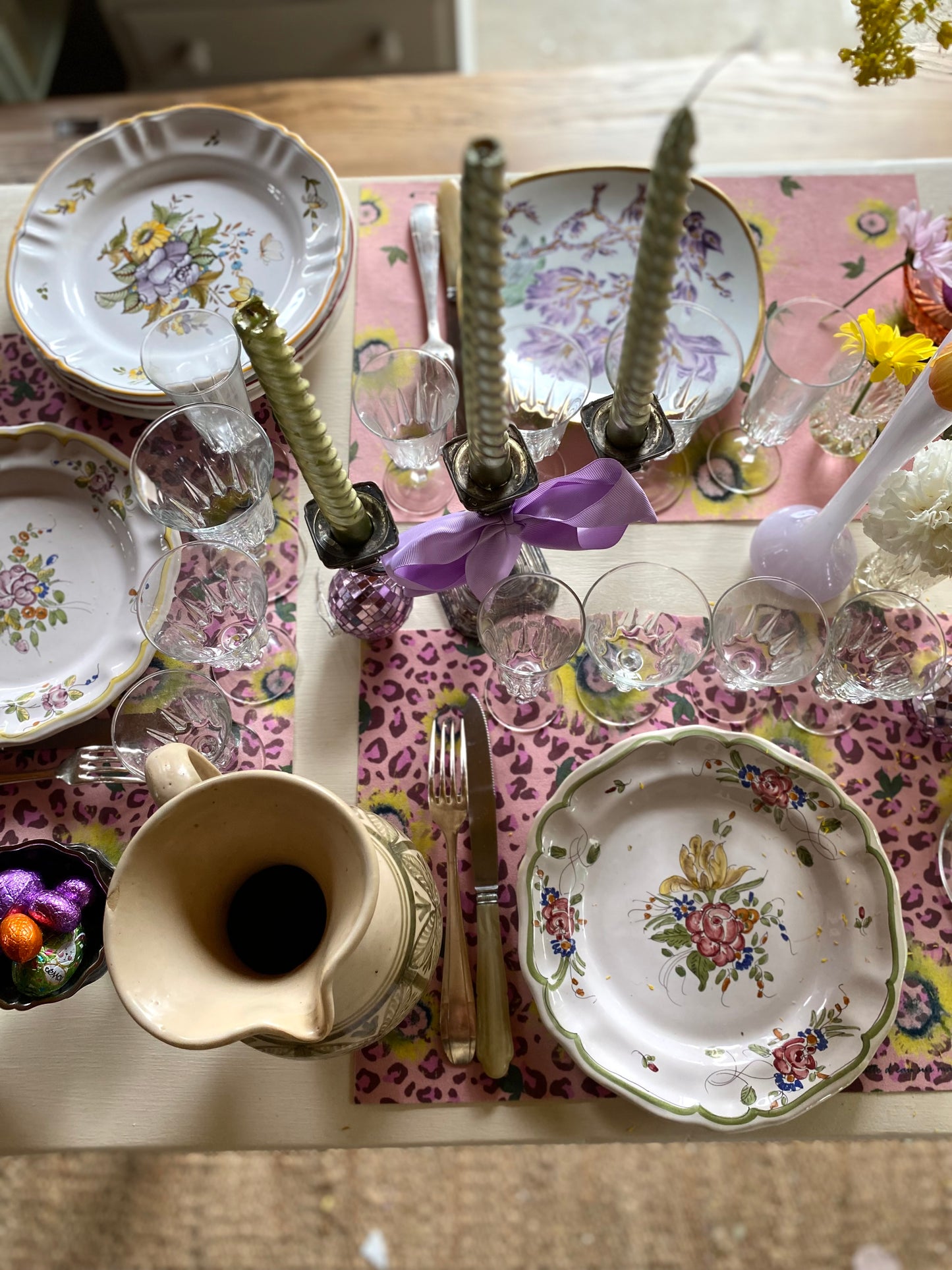 Assortiment de 8 assiettes dépareillées
