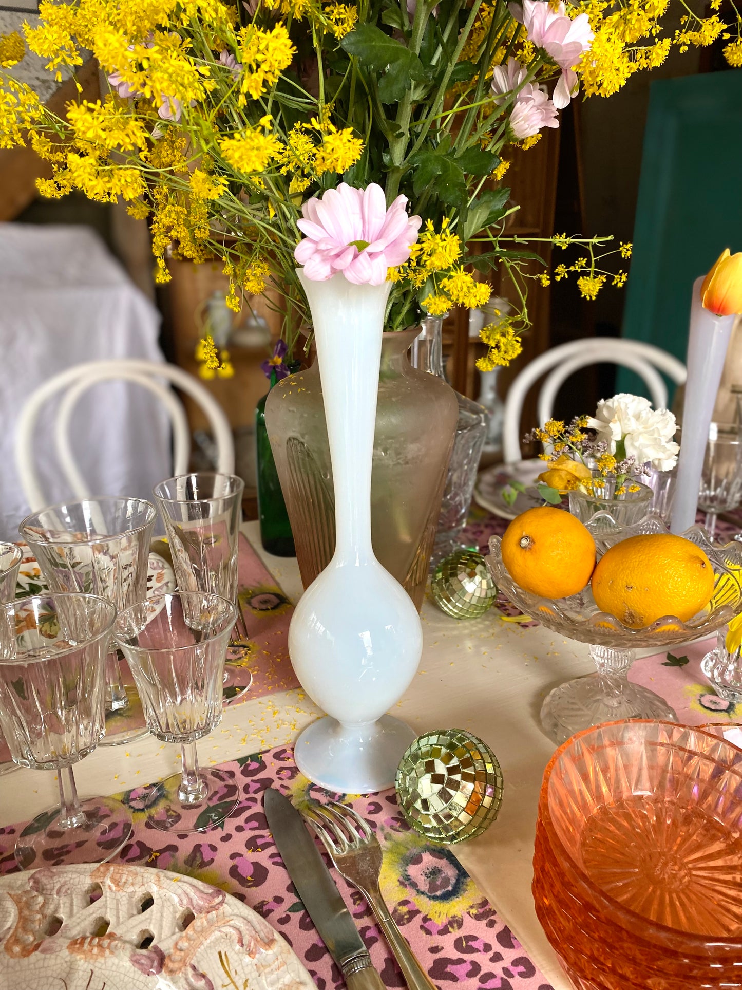 Soliflore en opaline blanche