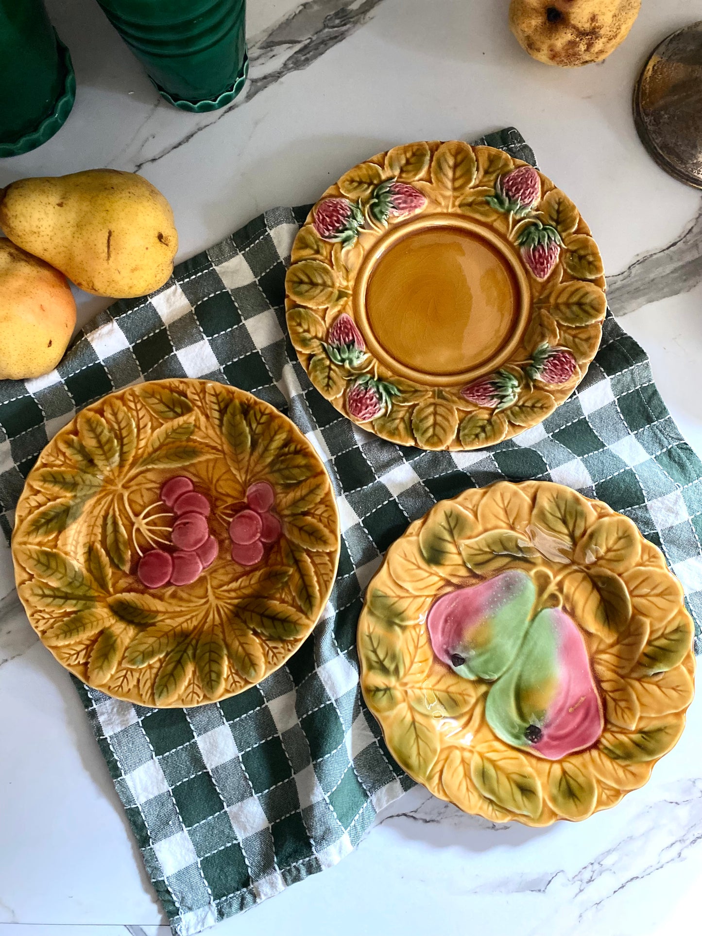 Assiettes à dessert en barbotine