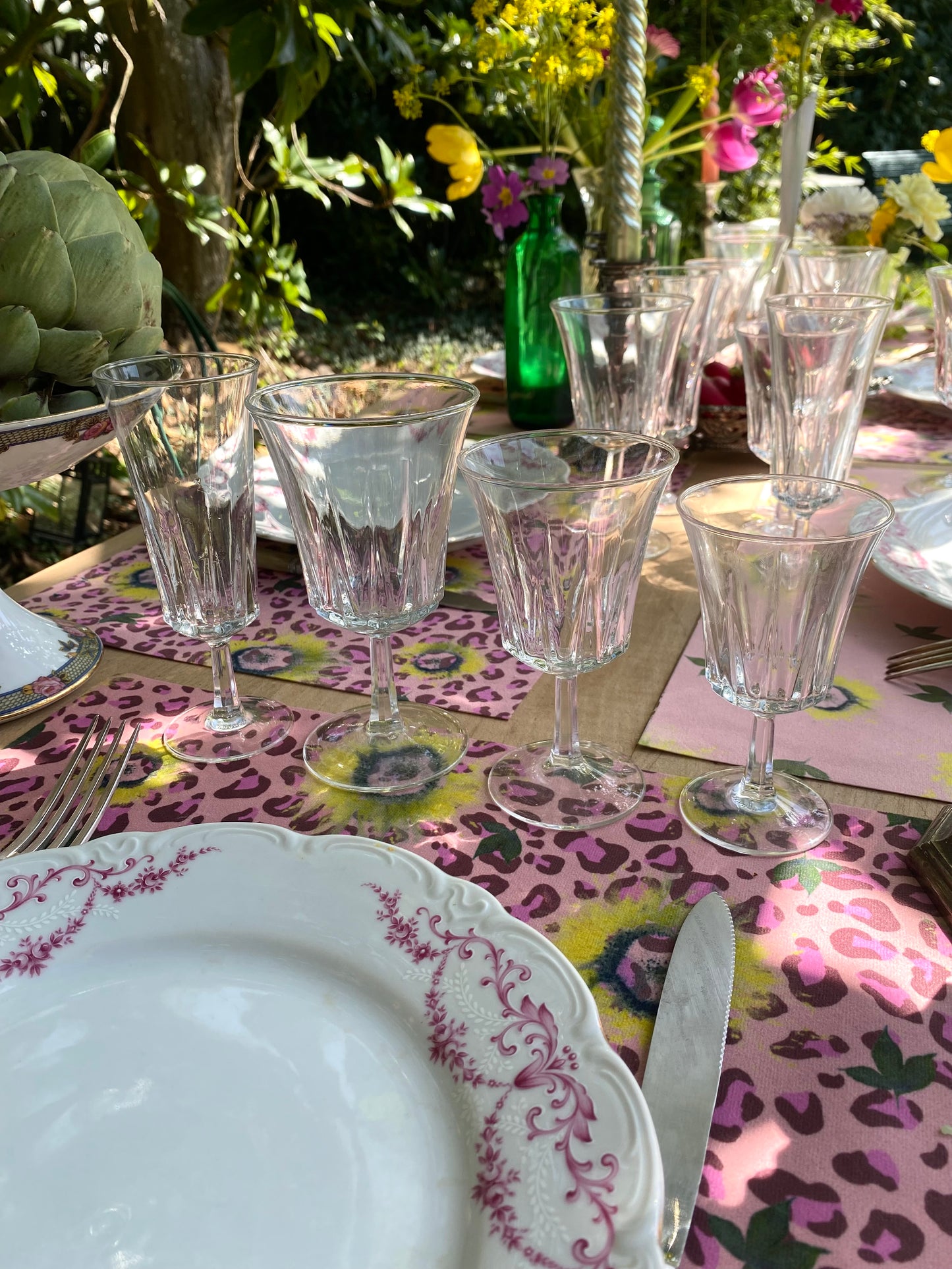 Service de 24 verres en verre ciselé