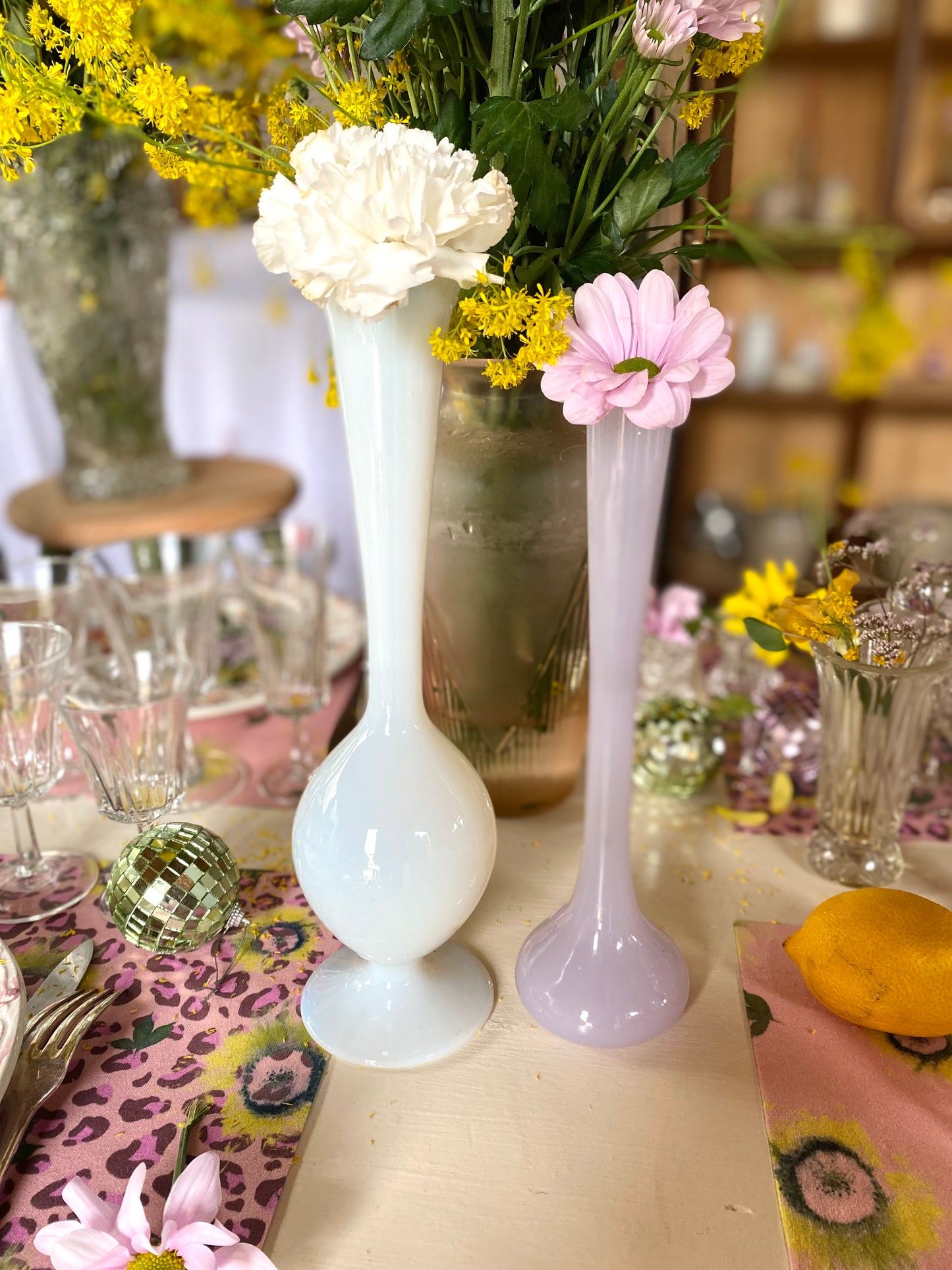 Soliflore en opaline blanche