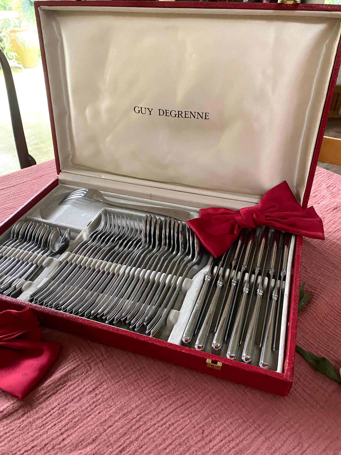 Ménagère 49 couverts en acier inoxydable ancien