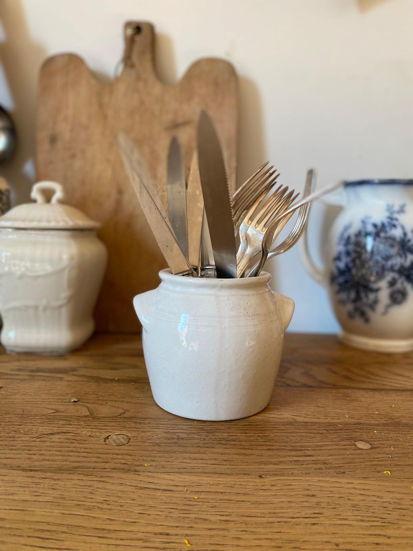 Petit pot en grès ancien