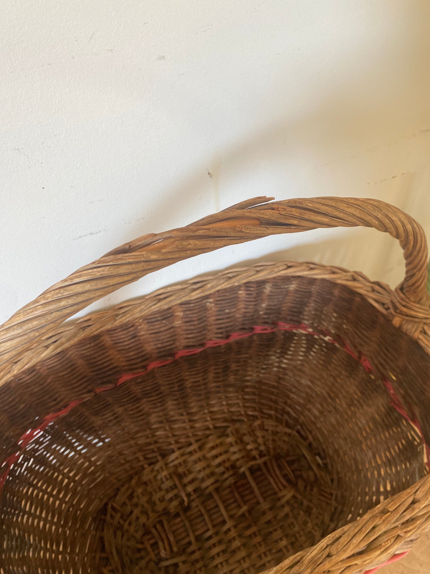 Panier en osier ancien