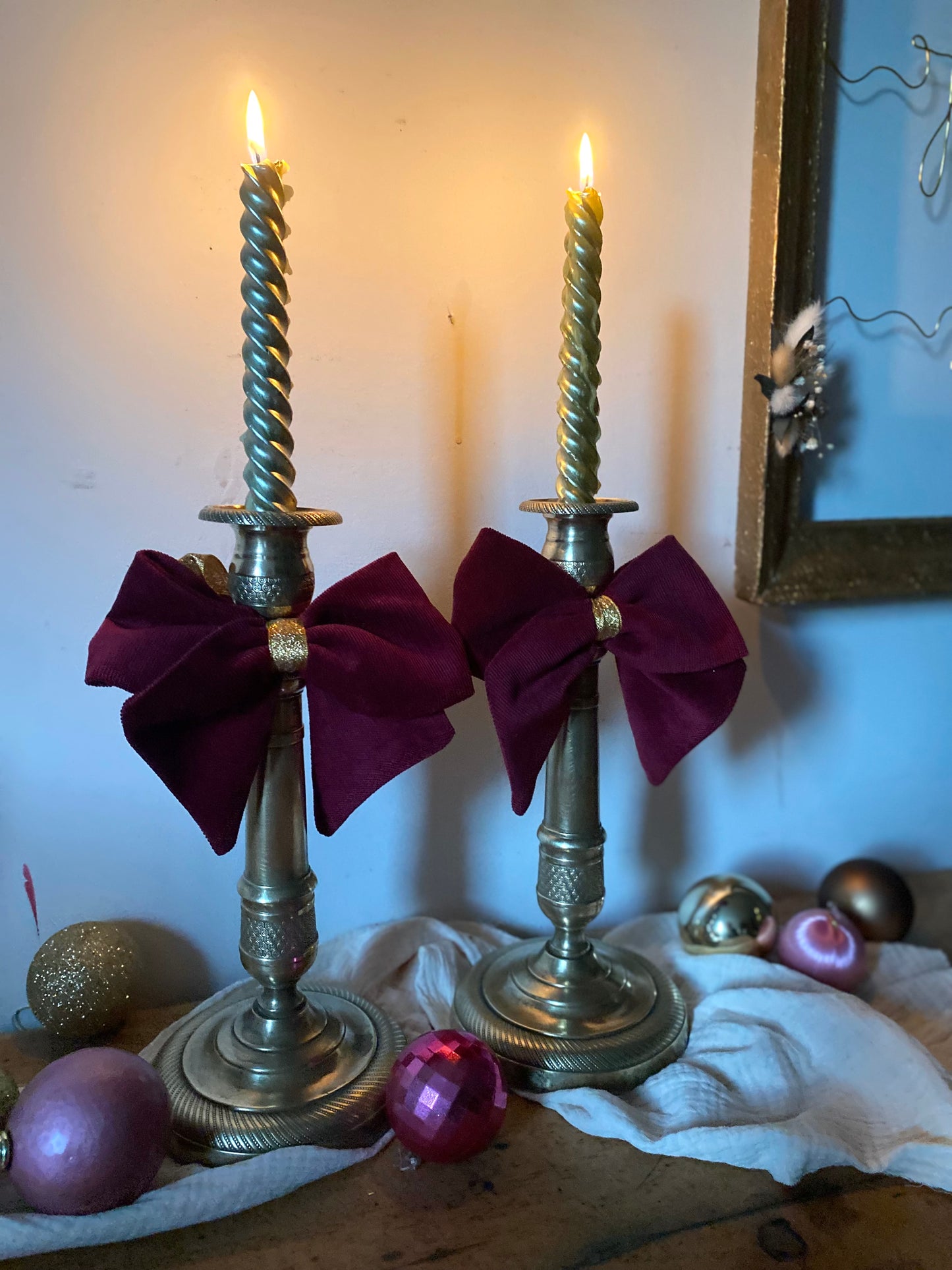 Paire de bougeoirs en laiton fin XIXe