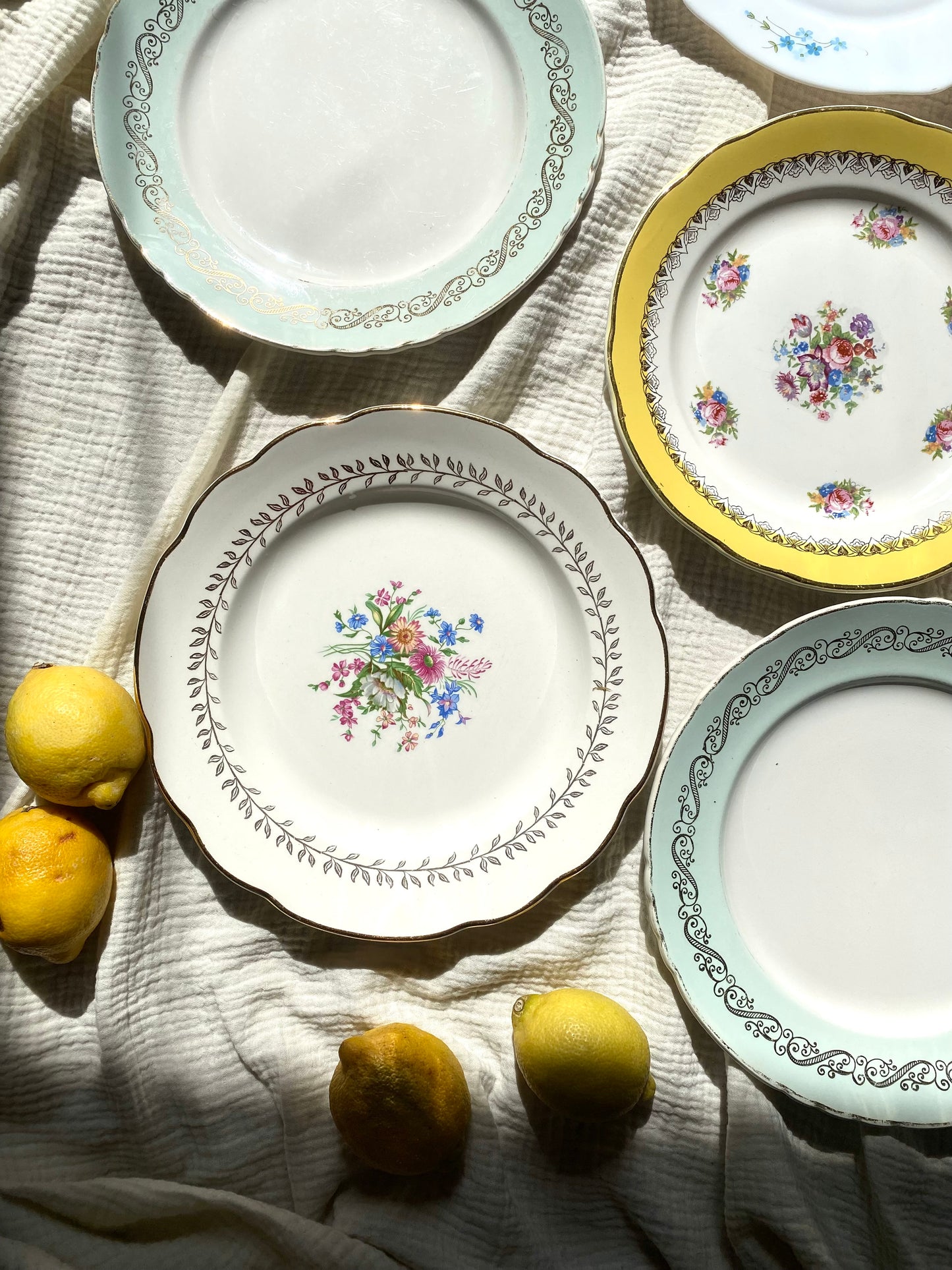 Assiettes anciennes dépareillées
