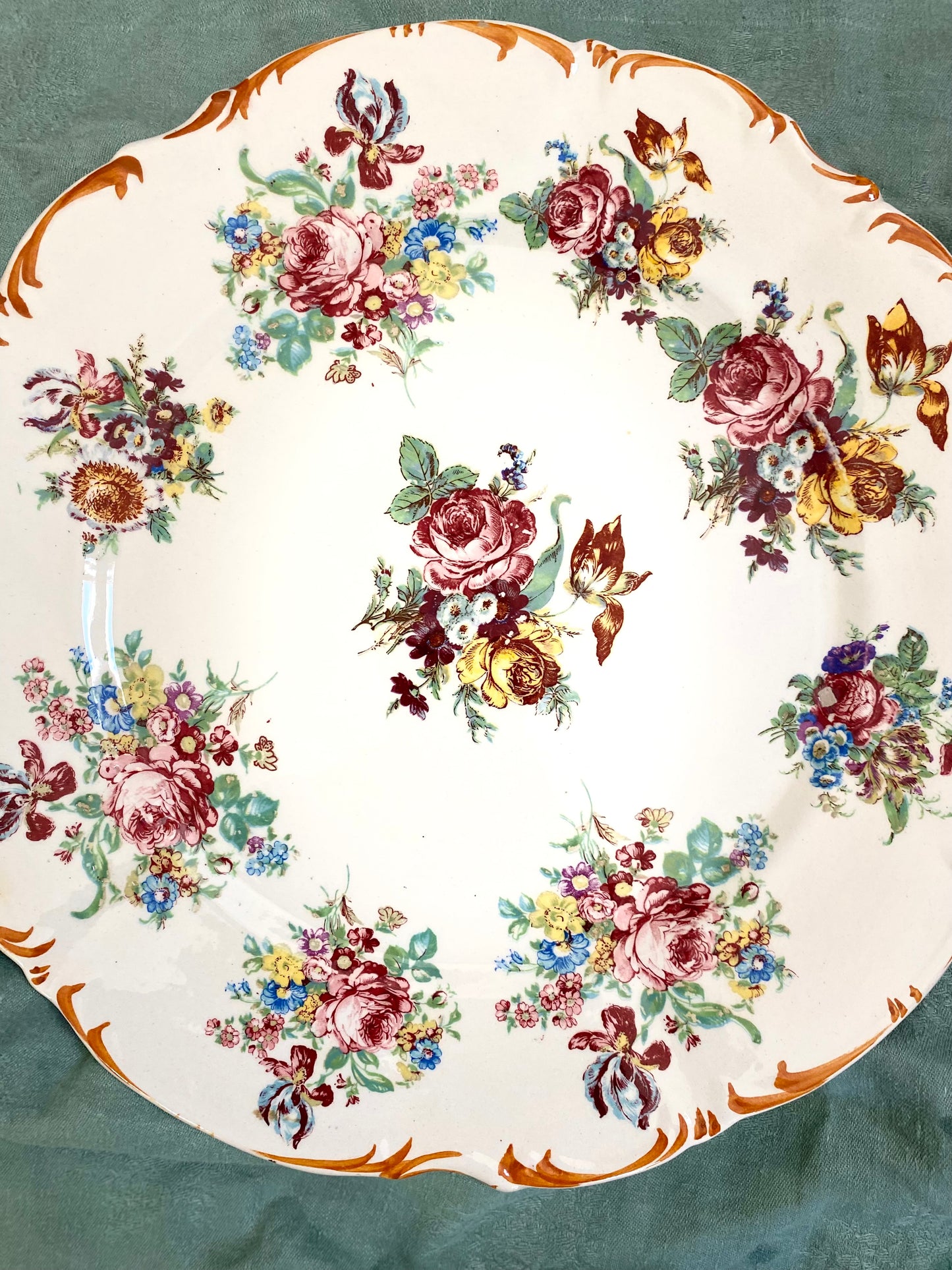 Plat de présentation en faïence ancienne