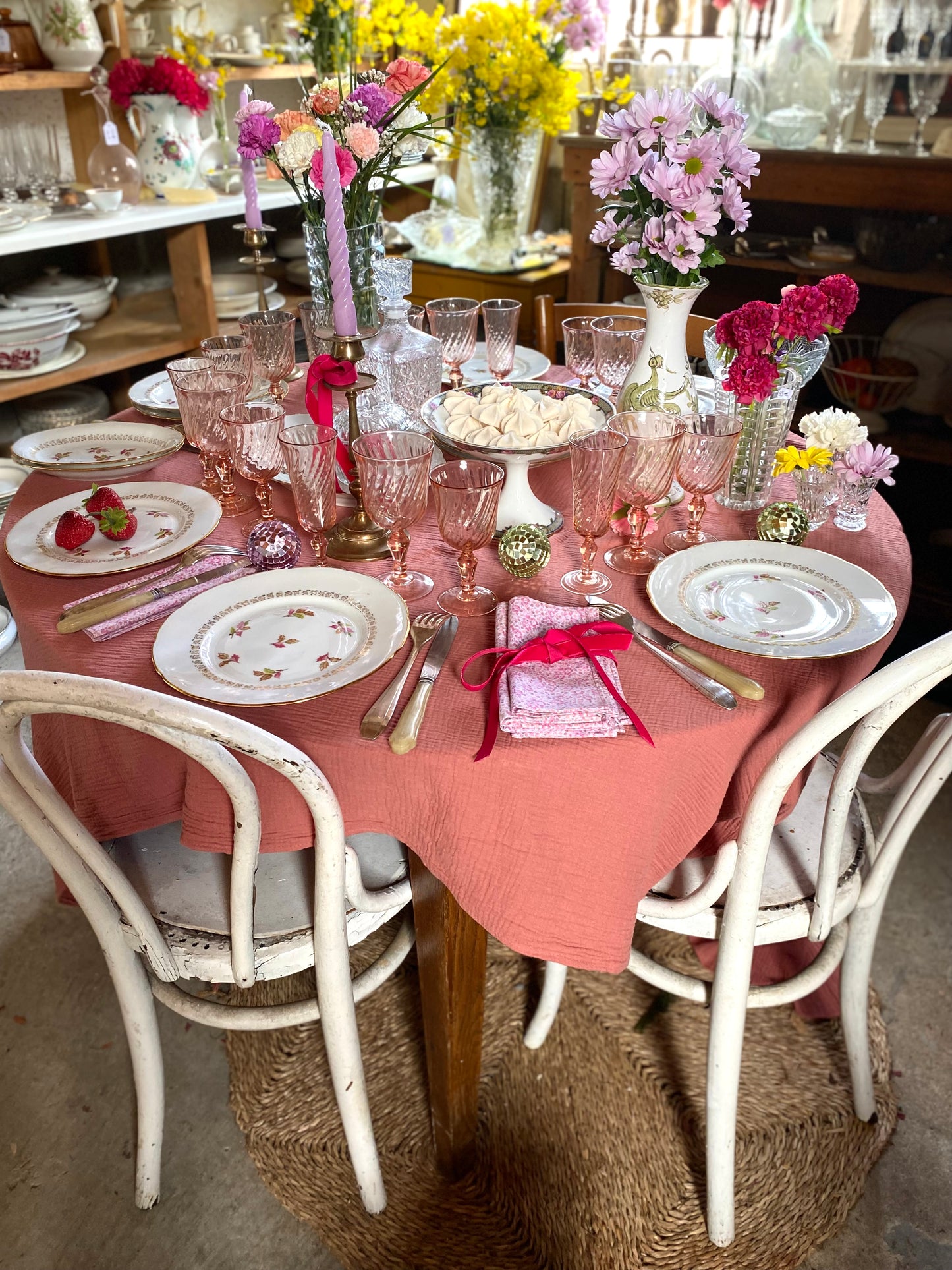6 assiettes plates en porcelaine