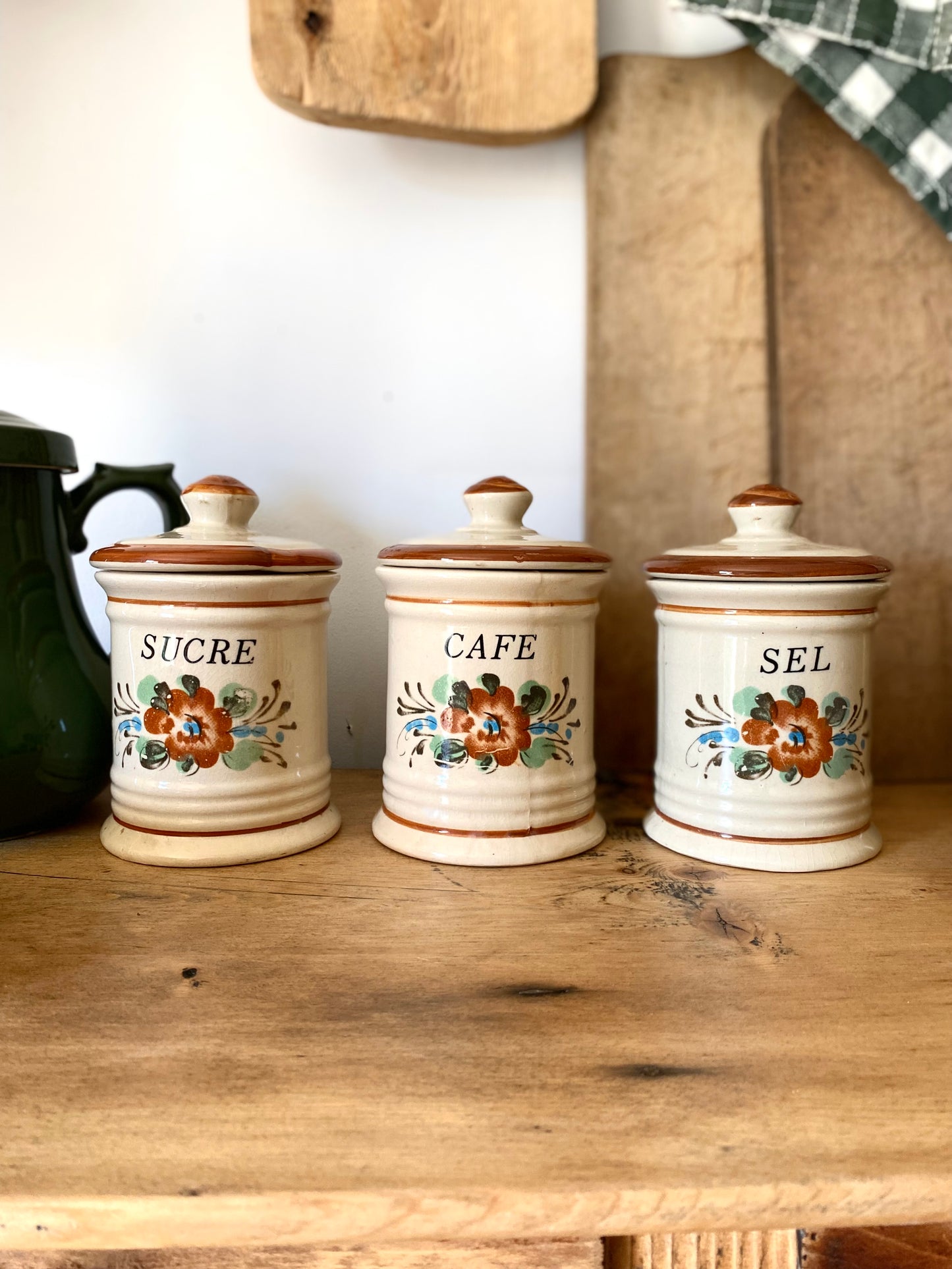 Trio de pots en céramique ancienne