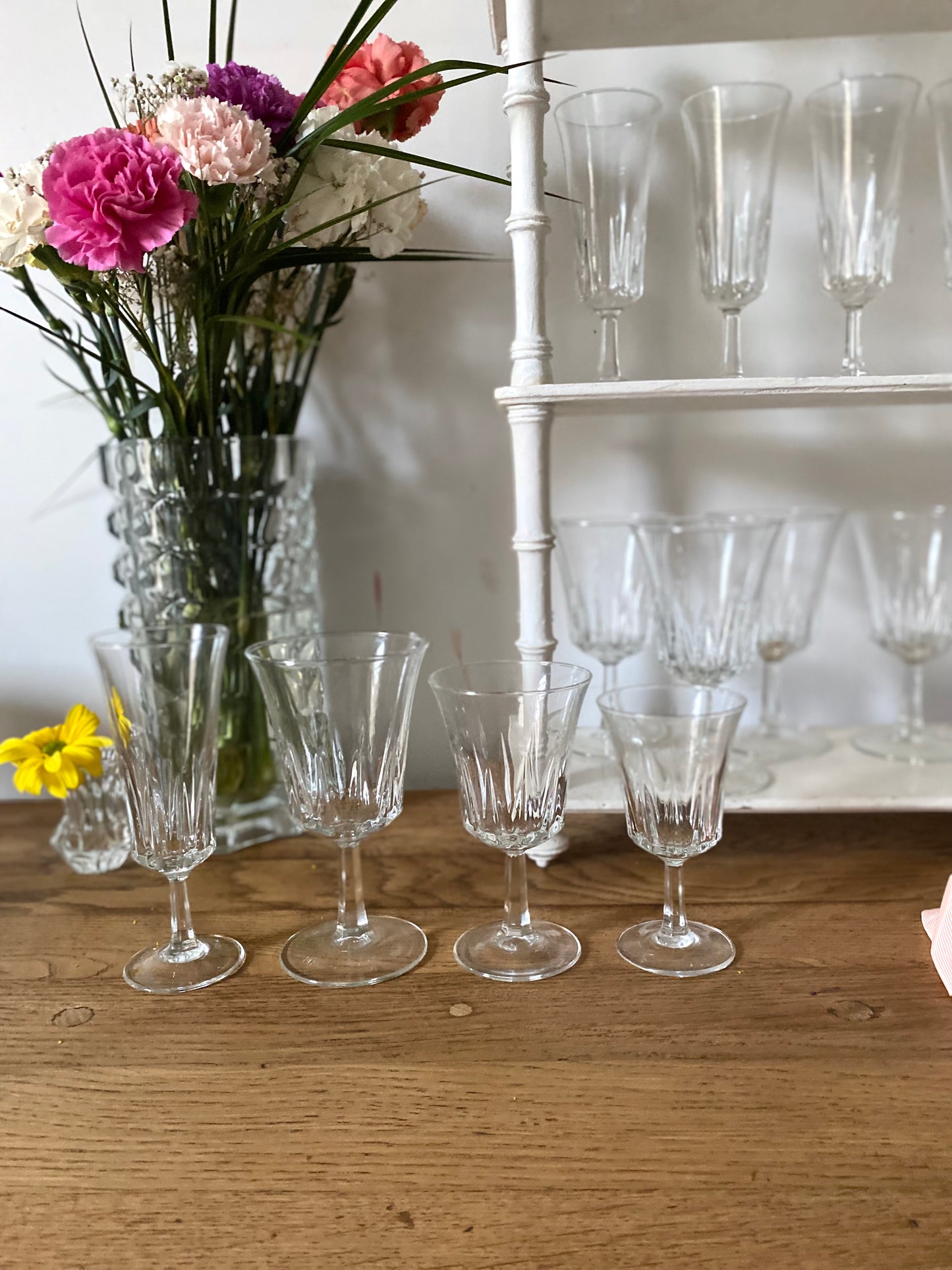 Service de 24 verres en verre ciselé