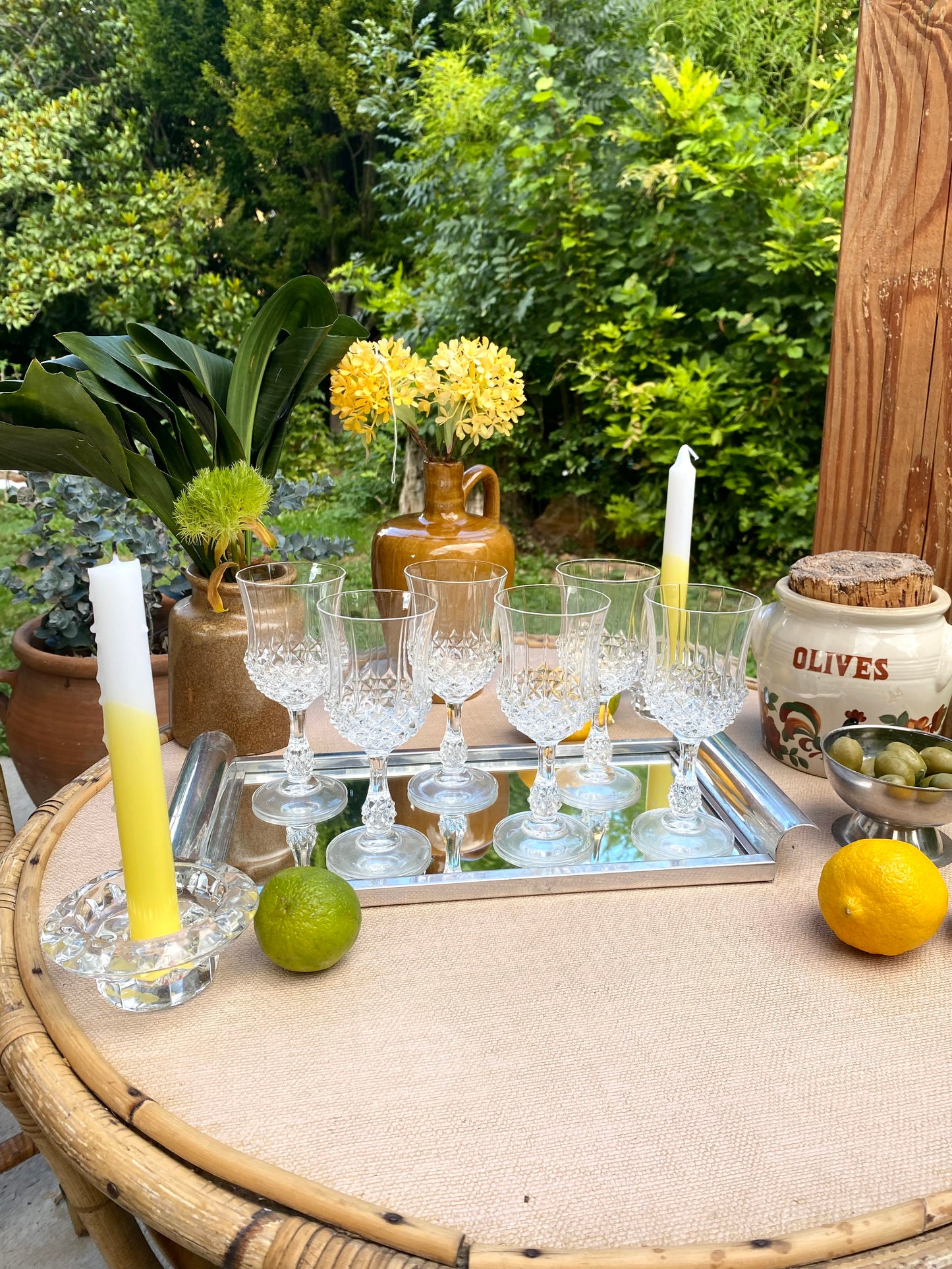 Paire de bougeoirs en verre ancien