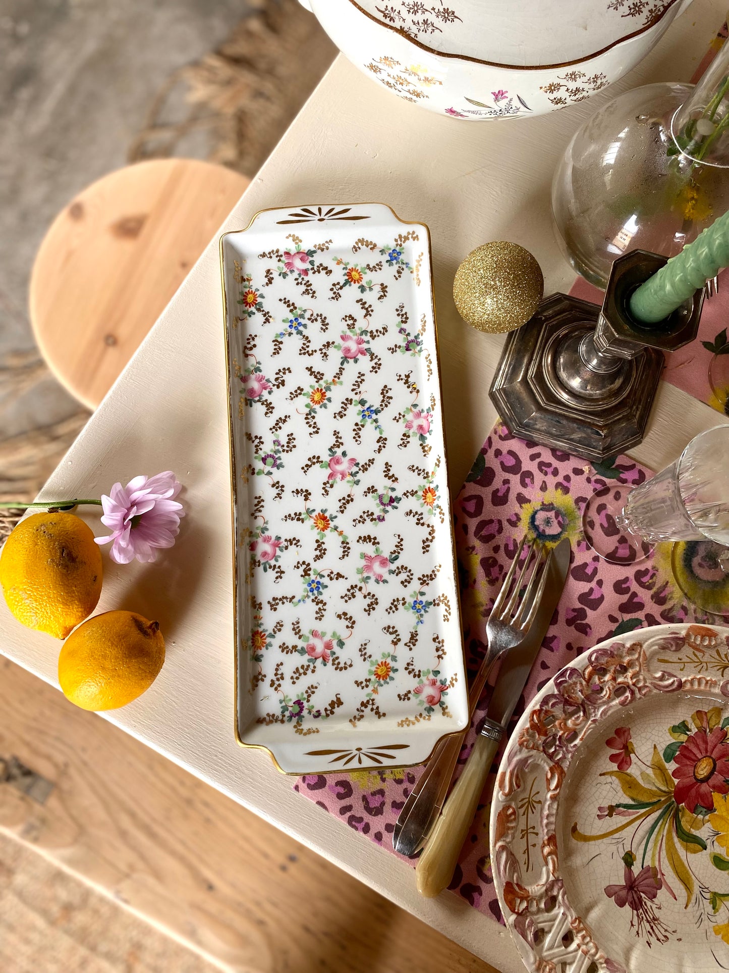 Plat rectangulaire en porcelaine ancienne