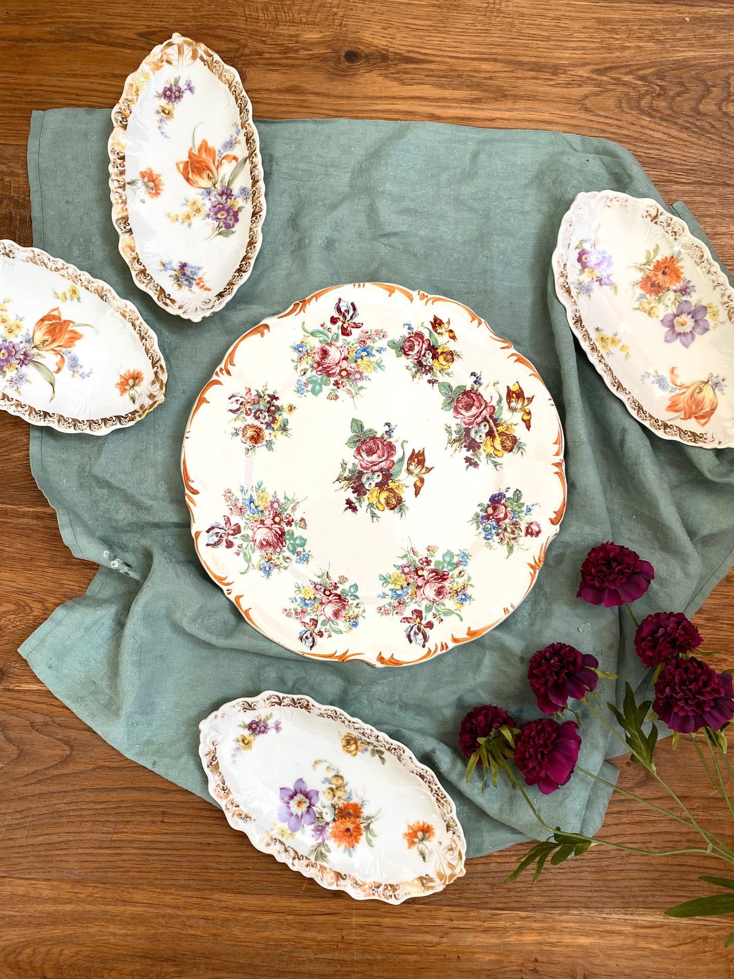 Paire de raviers en porcelaine