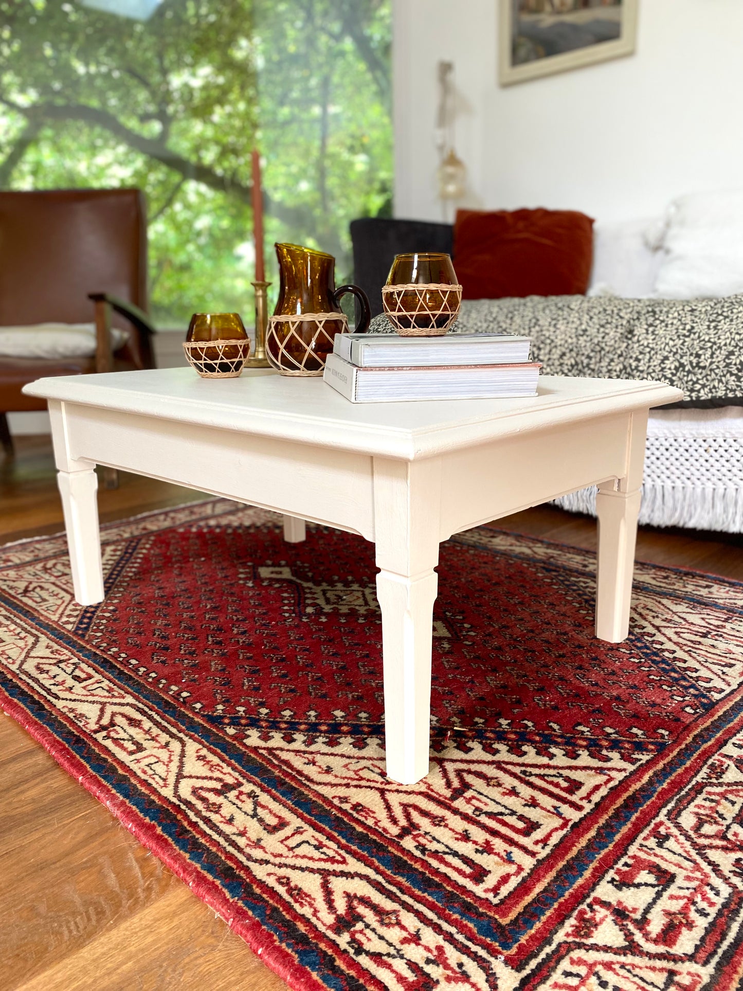 Table basse en bois ancien écru