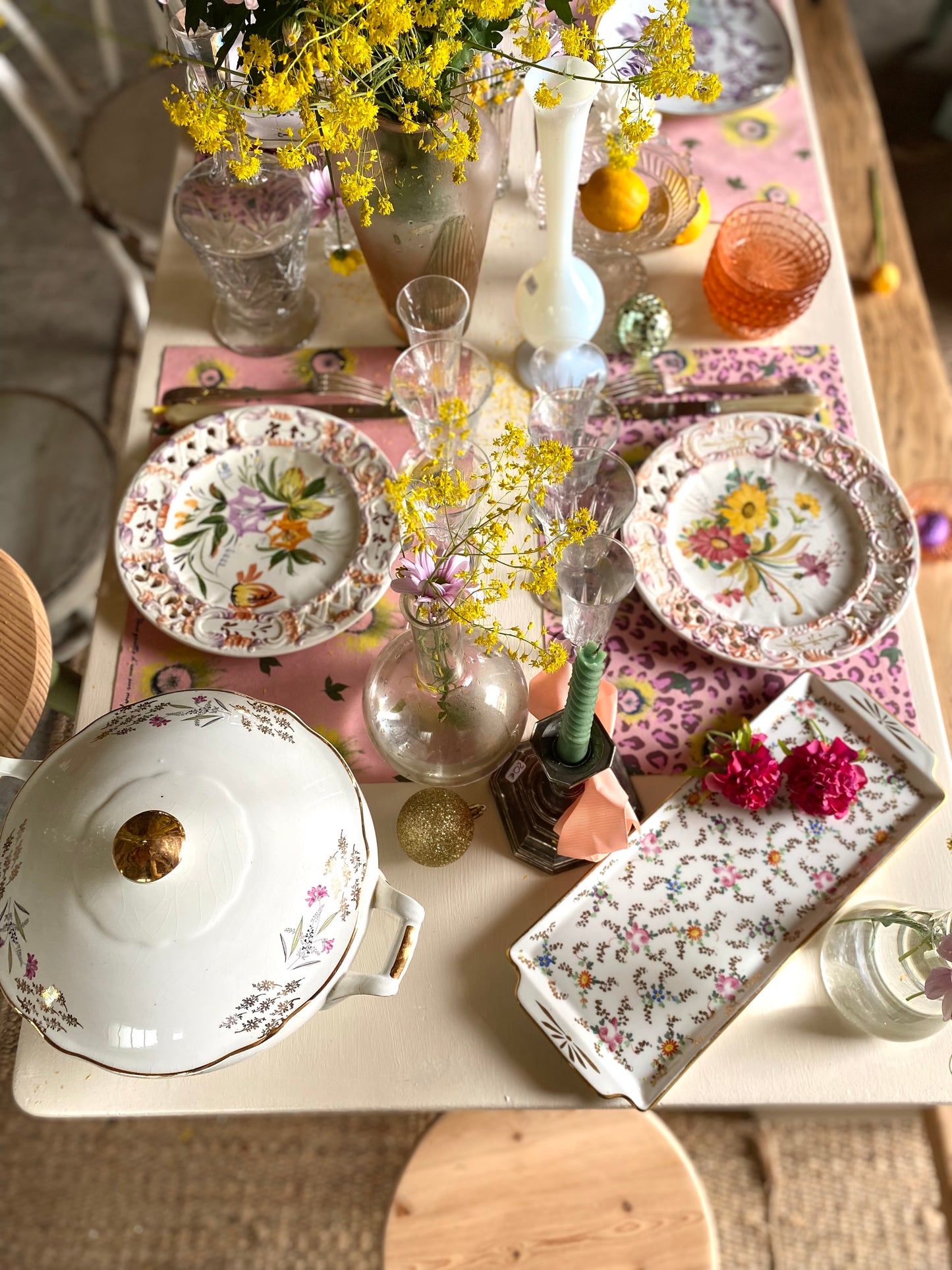 Assortiment de 8 assiettes dépareillées