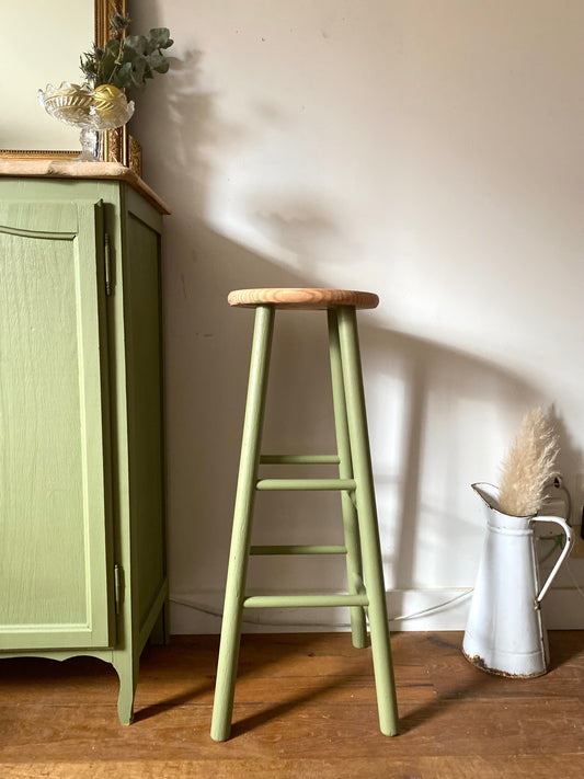 Tabouret en bois ancien