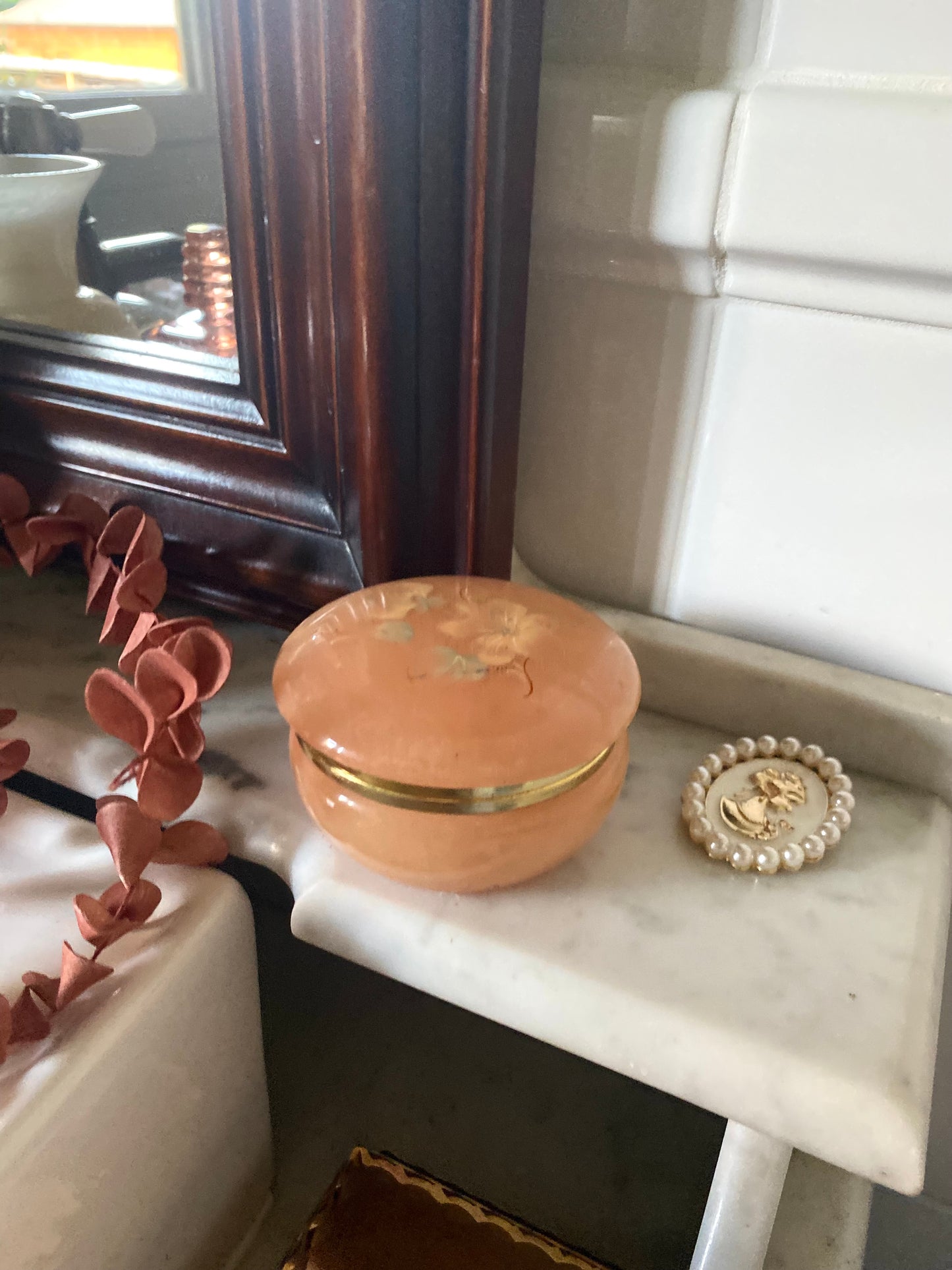 Alice / Boîte à bijoux en albâtre