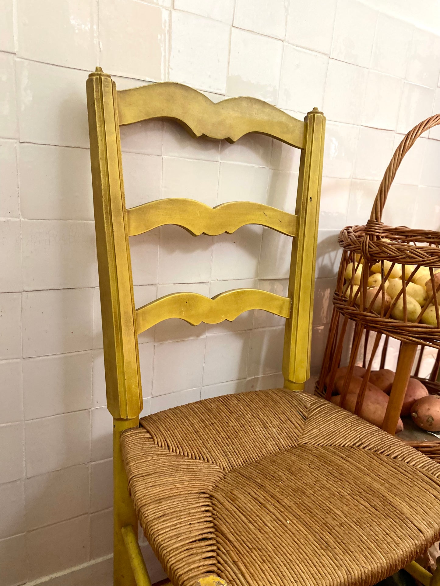 Chaise en bois ancienne