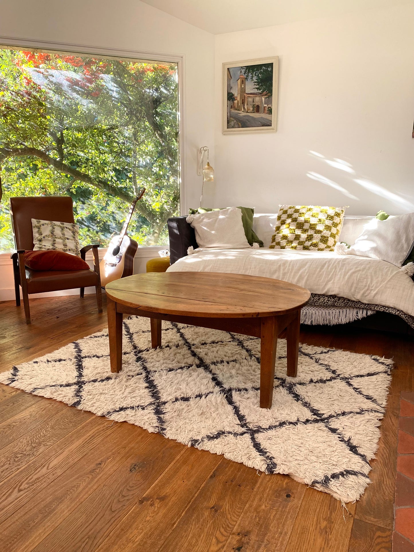 Table basse ancienne en noyer de 1900