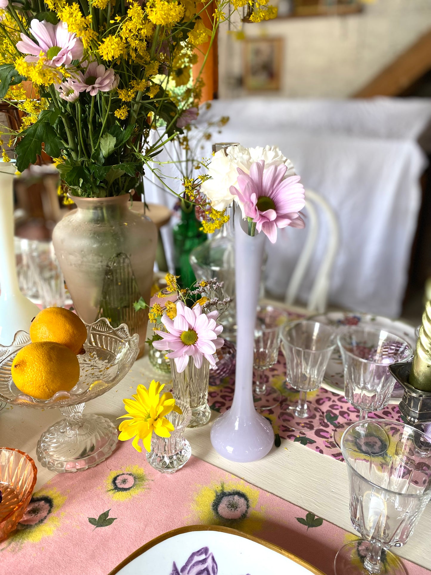 Trio de petits soliflores en cristal ciselé
