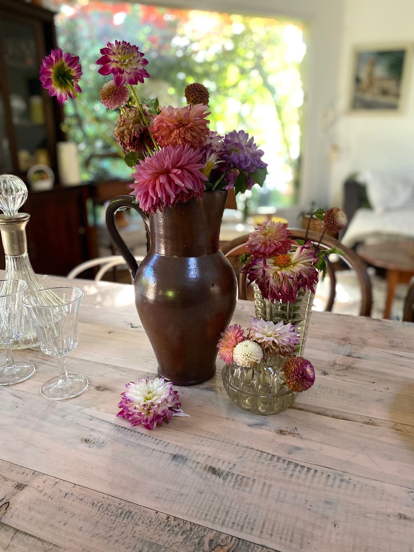Broc en grès ancien chocolat