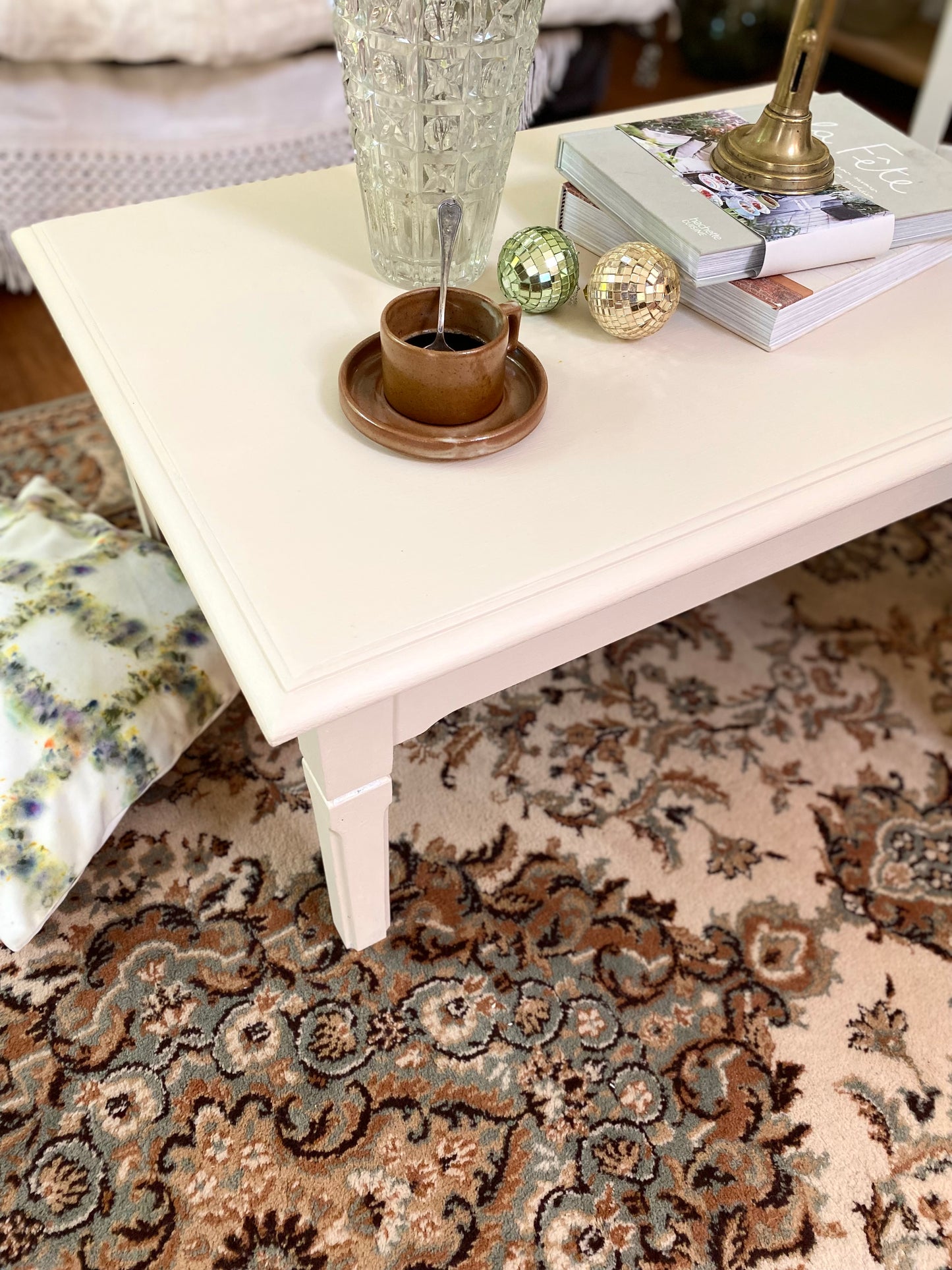 Table basse en bois ancien repeinte