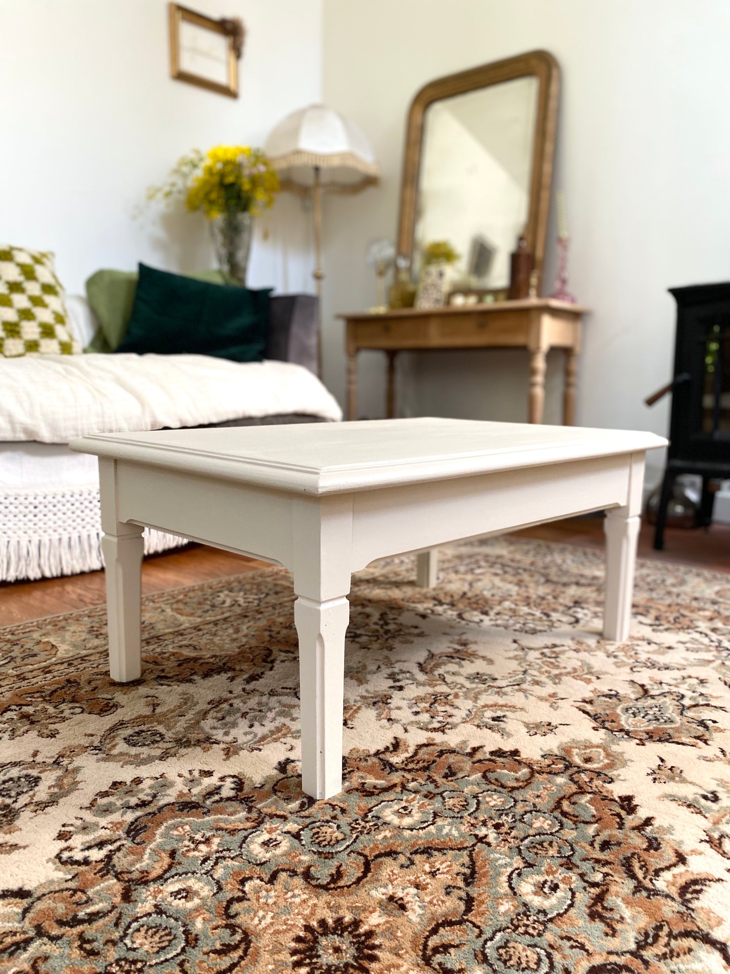 Table basse en bois ancien repeinte