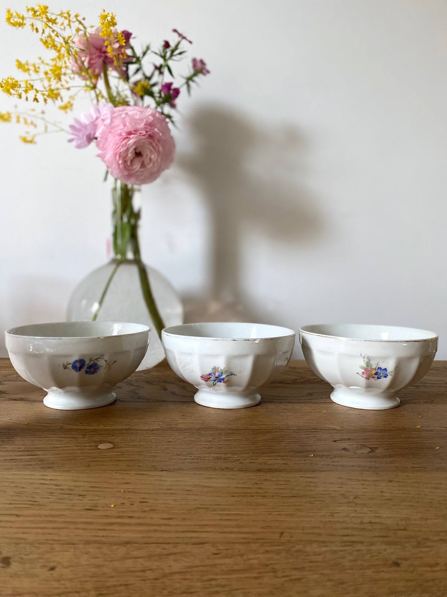 Trio de bols en faïence ancienne