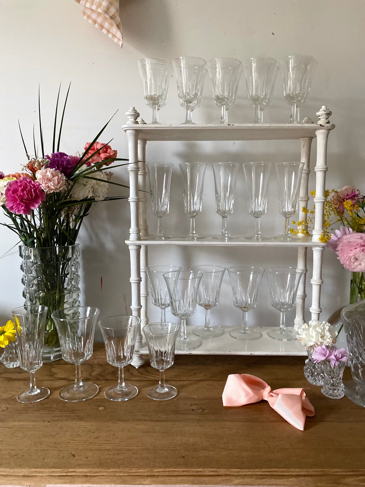 Service de 24 verres en verre ciselé