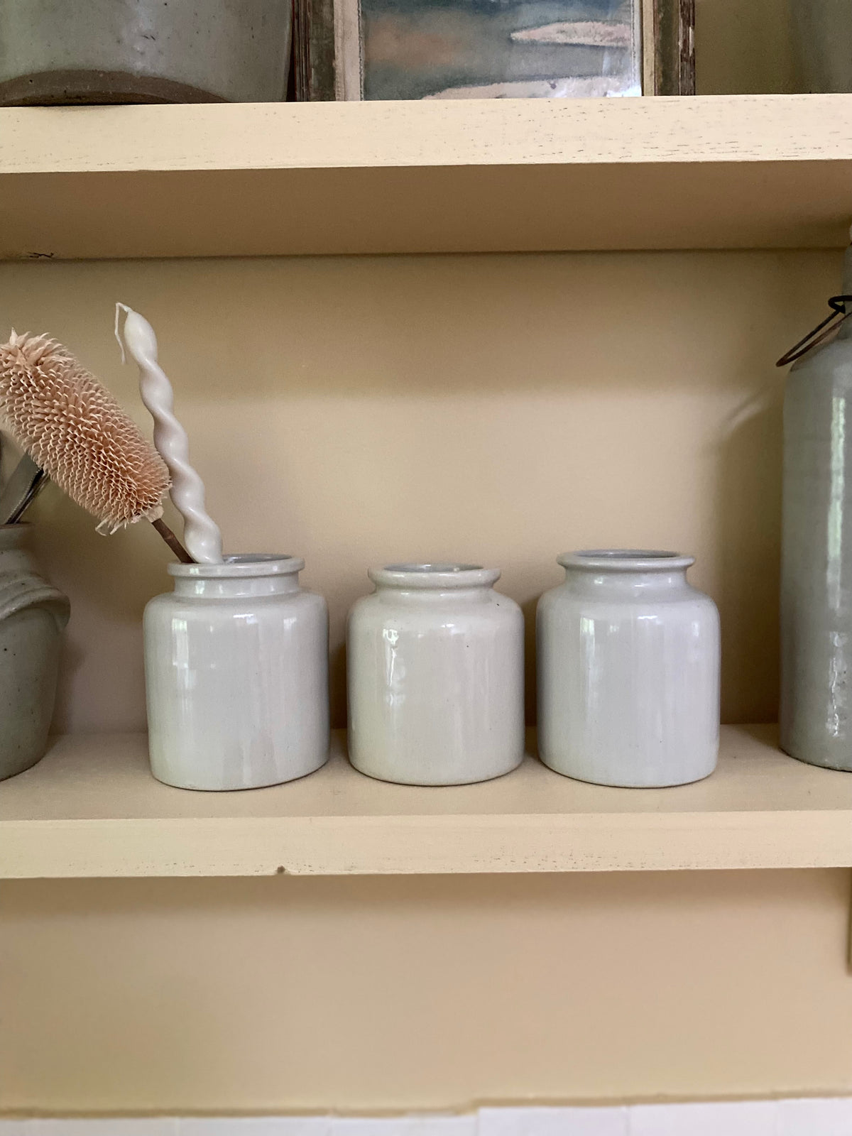 Lot de 3 pots à moutarde en grès émaillé blanc, début XXe
