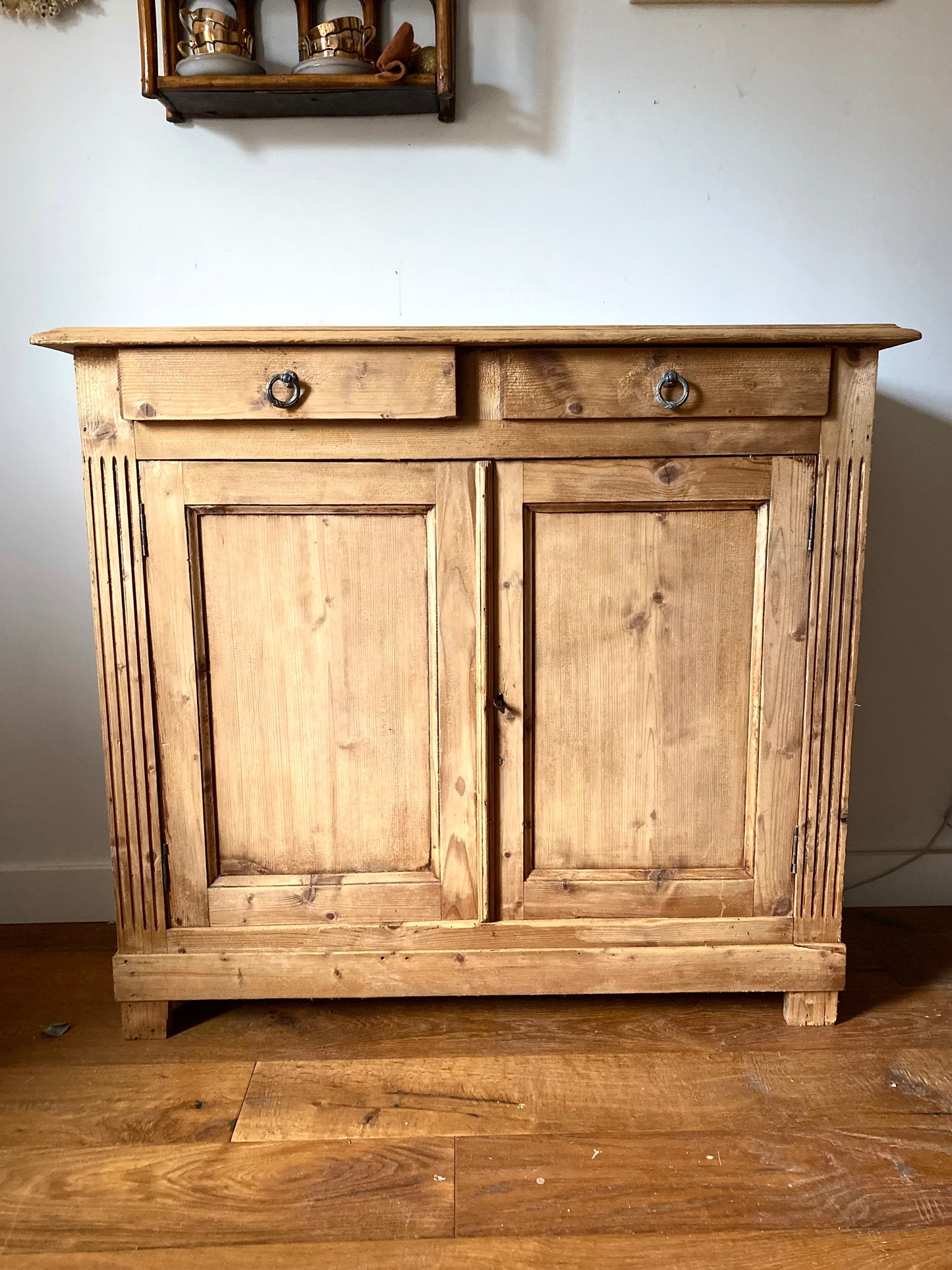 Buffet parisien en bois ancien