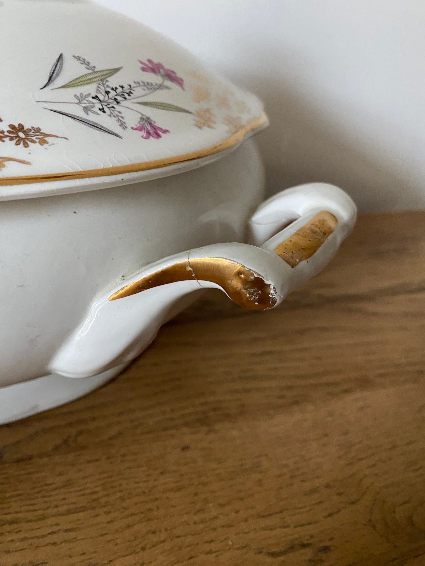 Soupière en faïence ancienne