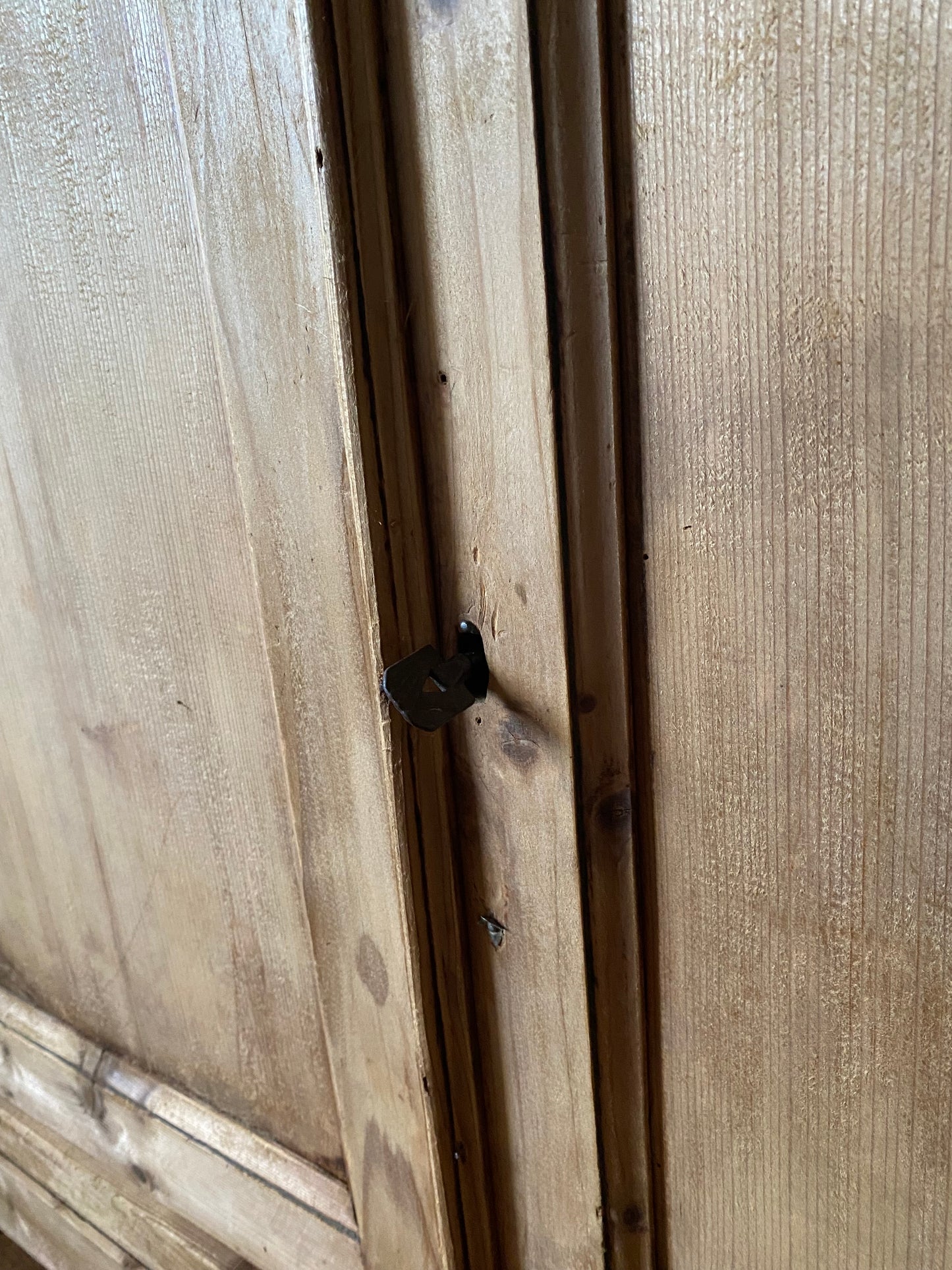 Buffet parisien en bois ancien