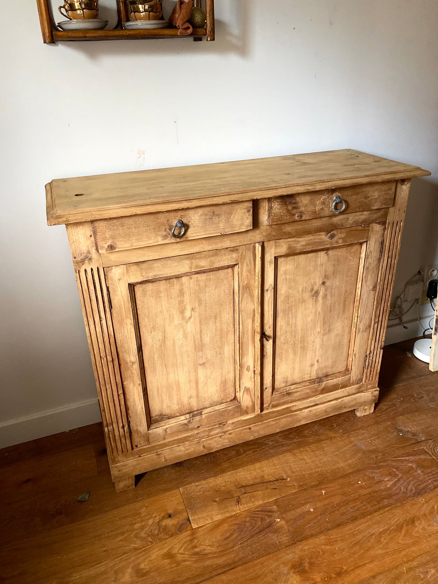 Buffet parisien en bois ancien