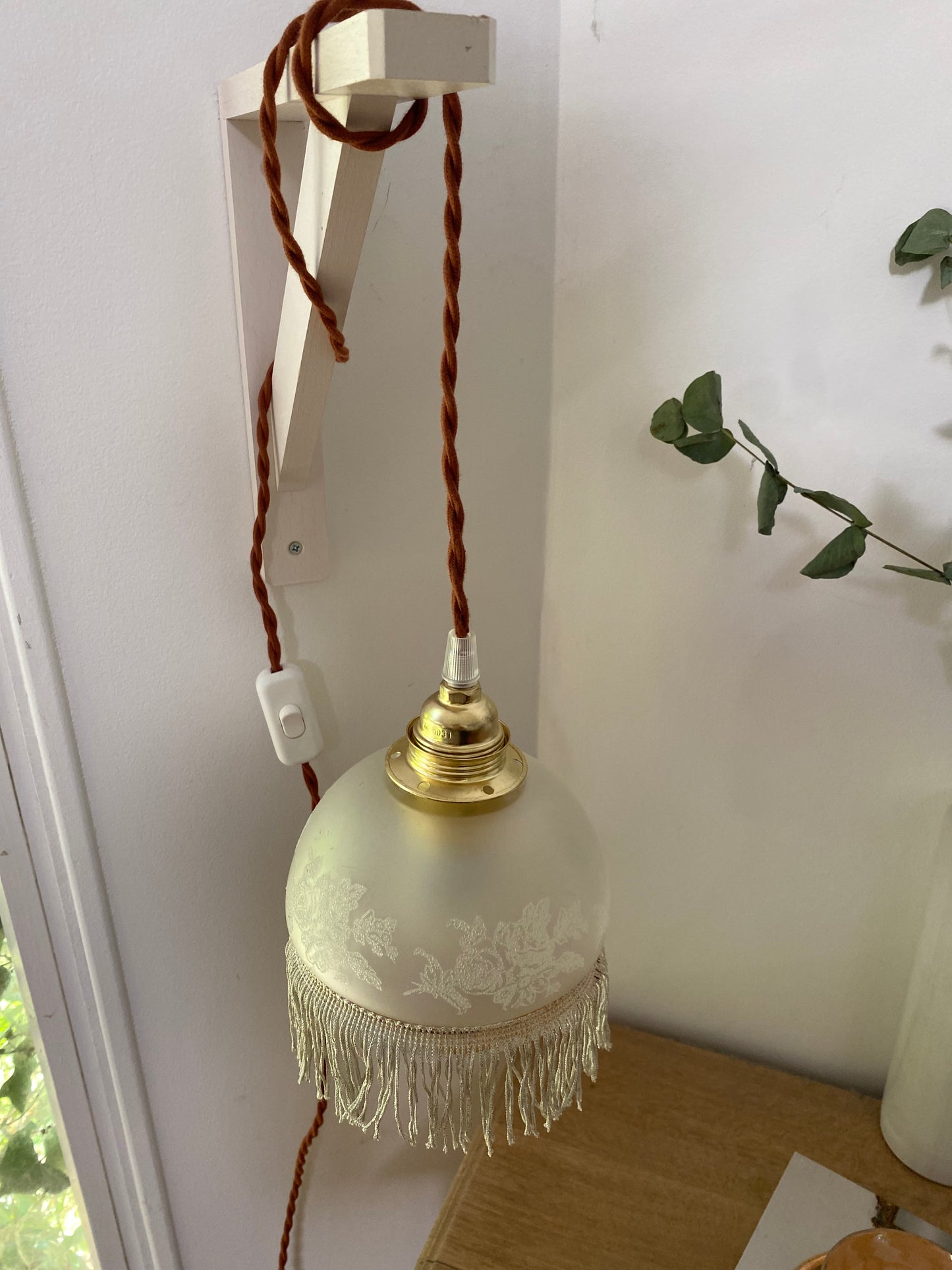 Baladeuse montée sur un globe ancien