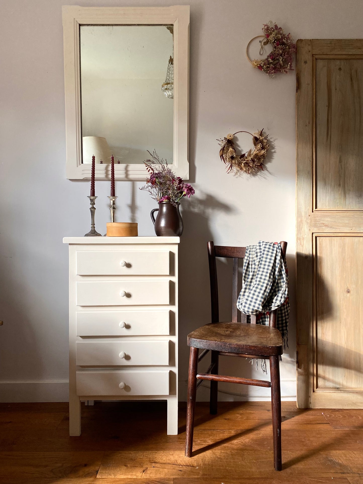 Chiffonnier 5 tiroirs en bois ancien repeint