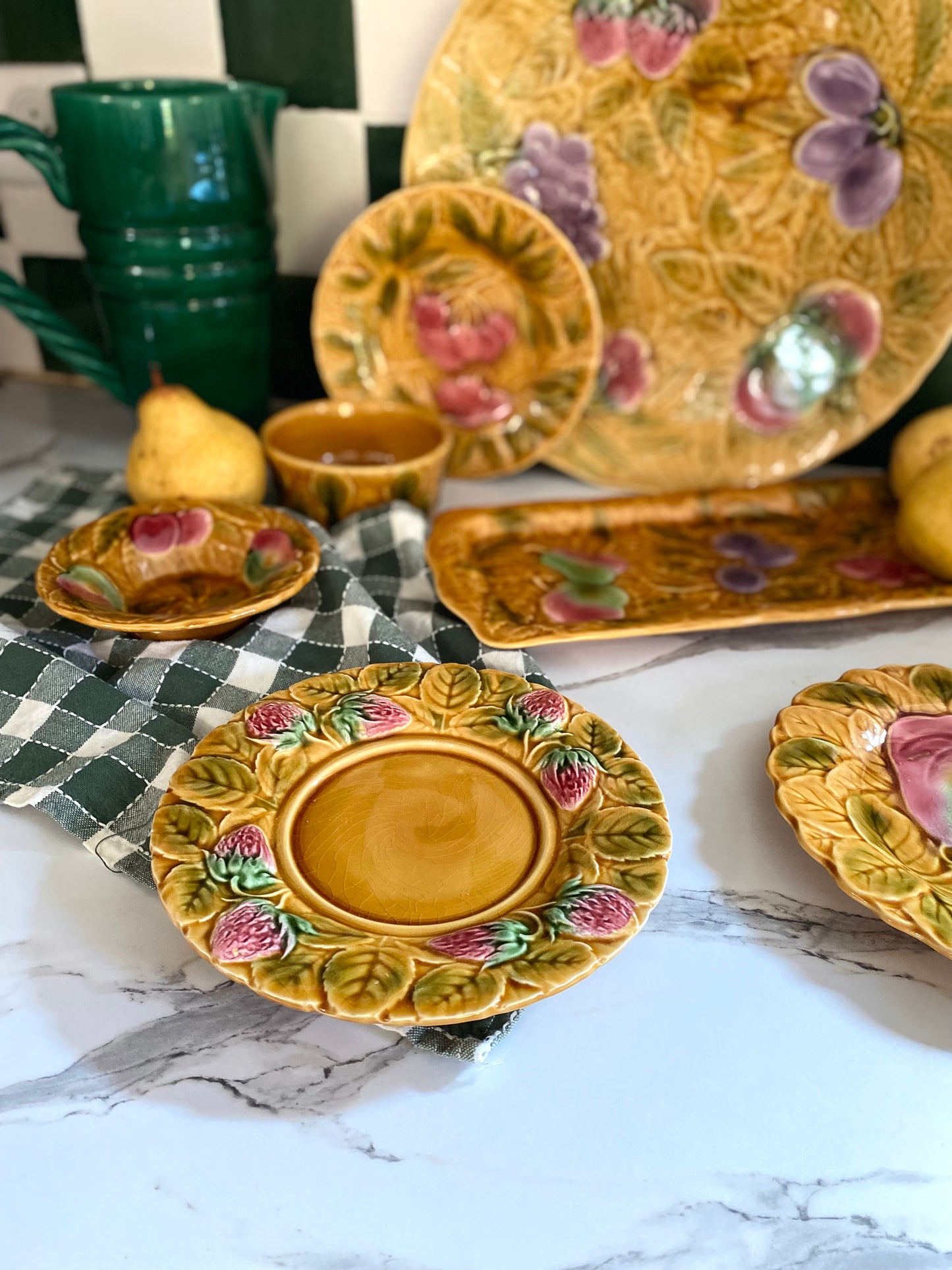 Assiettes à dessert en barbotine
