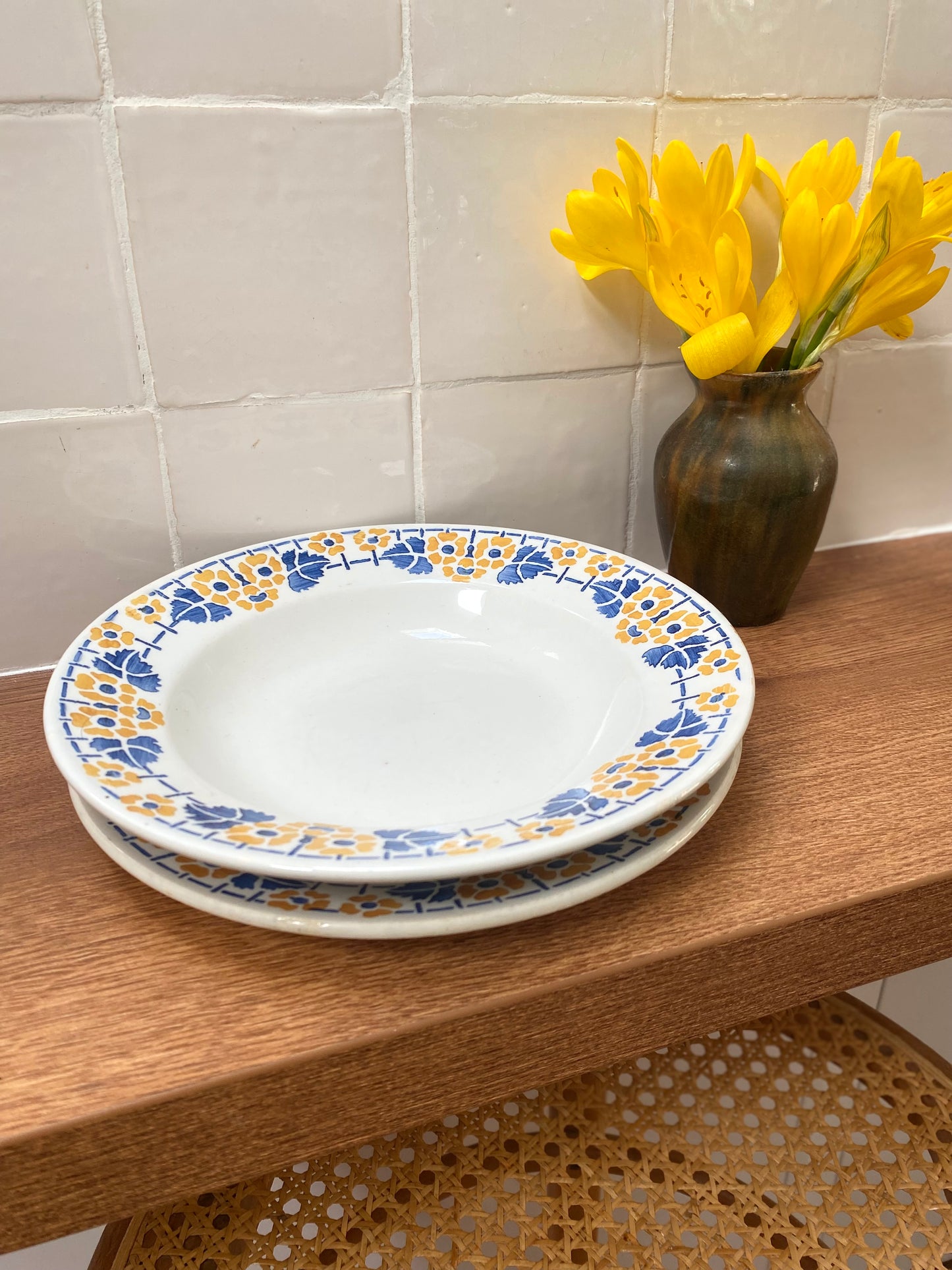 Assiettes en faïence ancienne
