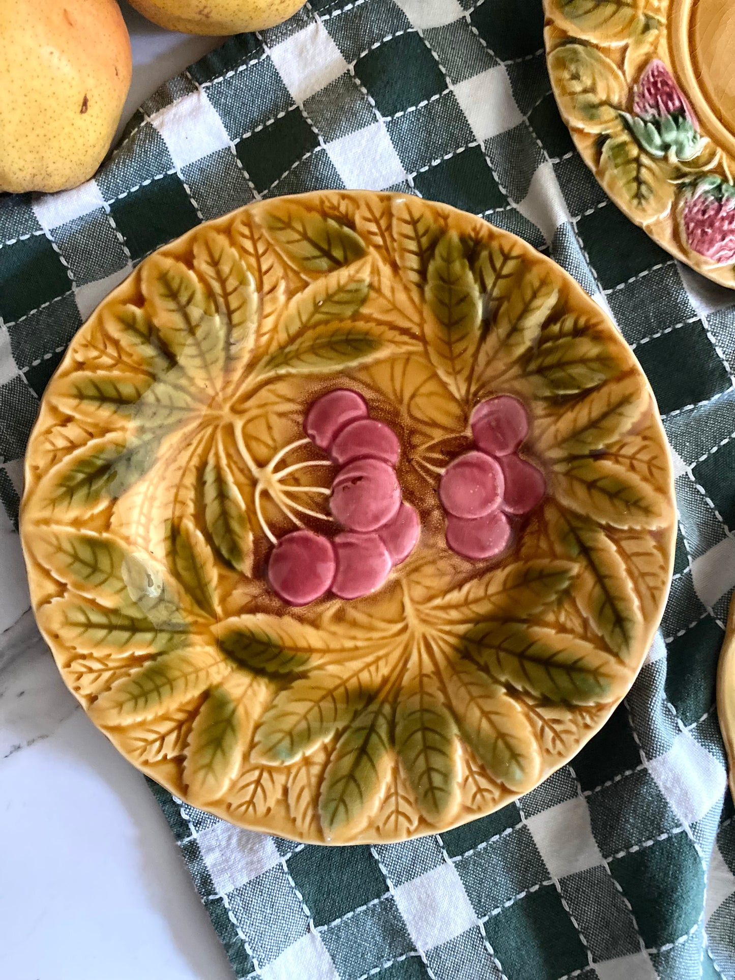 Assiettes à dessert en barbotine
