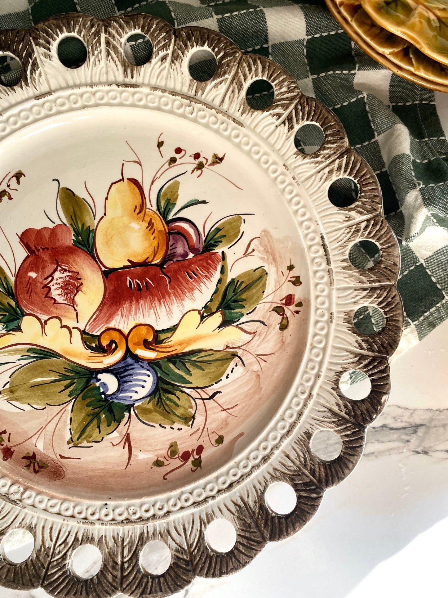Plat en faïence ancienne