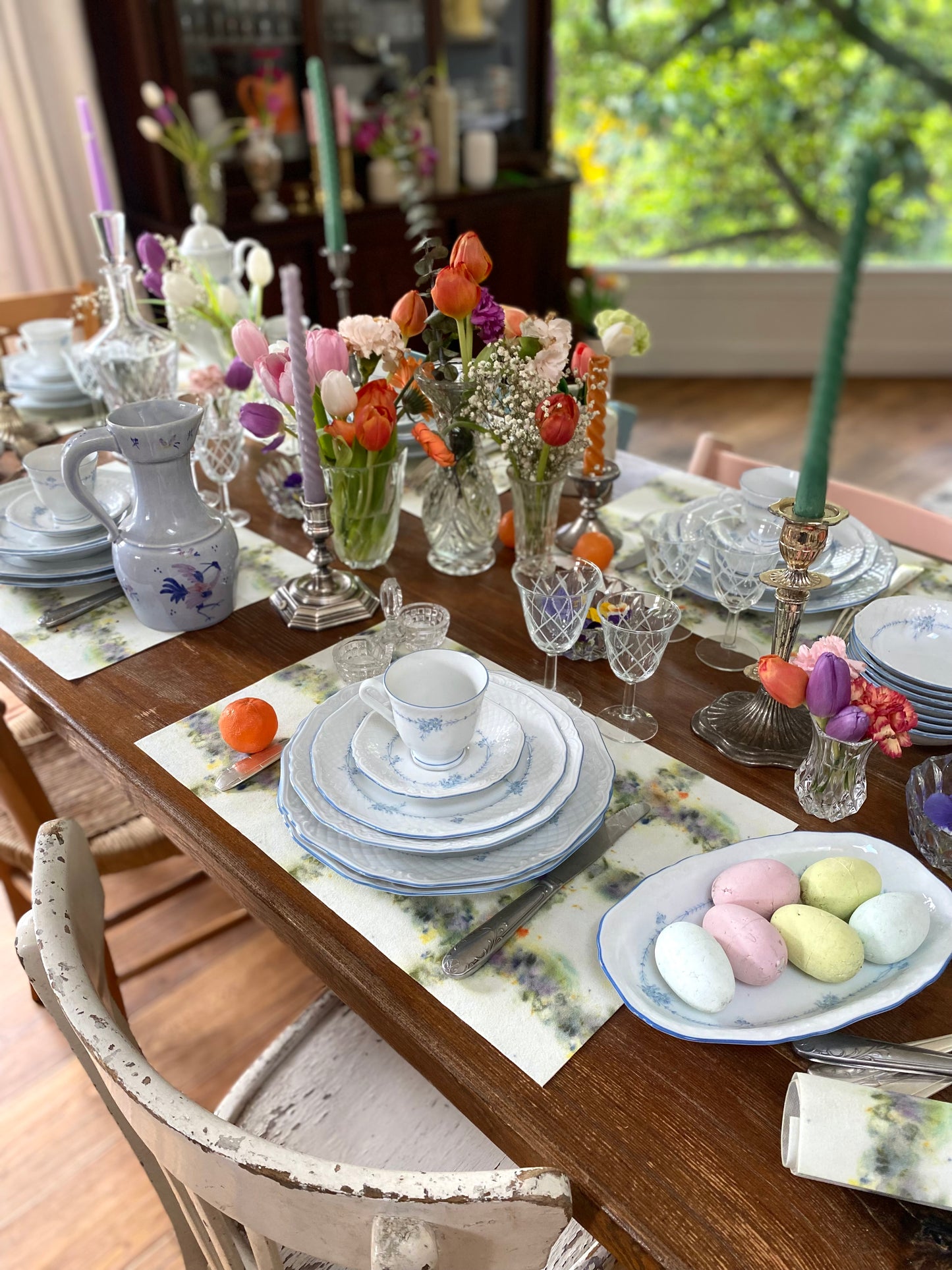 Service de verres anciens à pied en verre ciselé