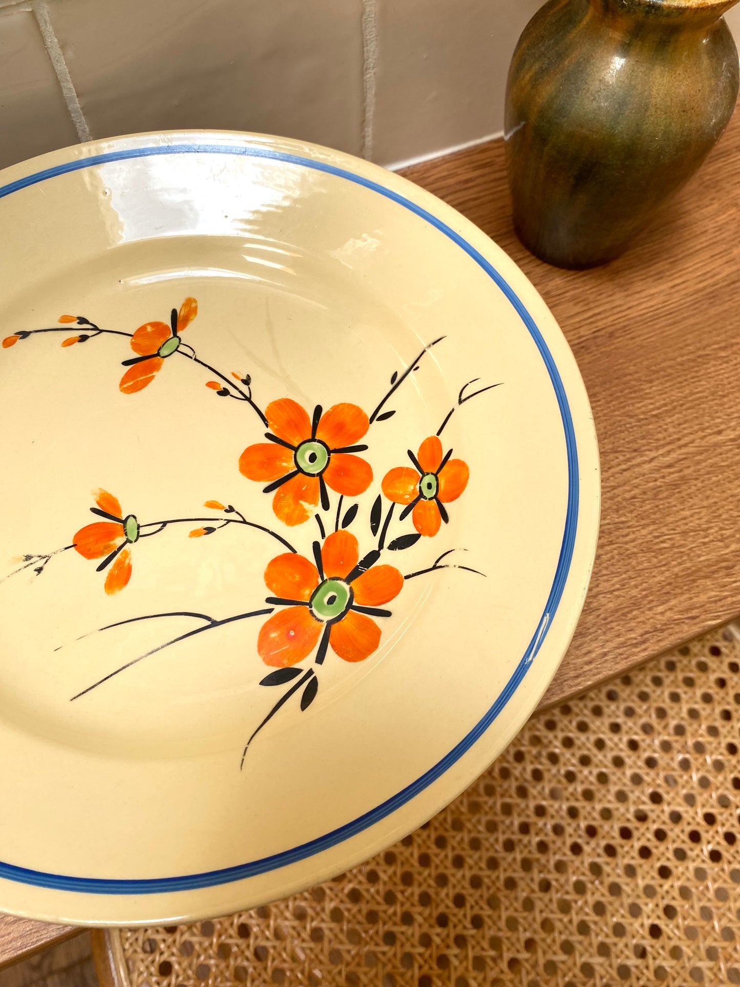 Plat de présentation sur pied