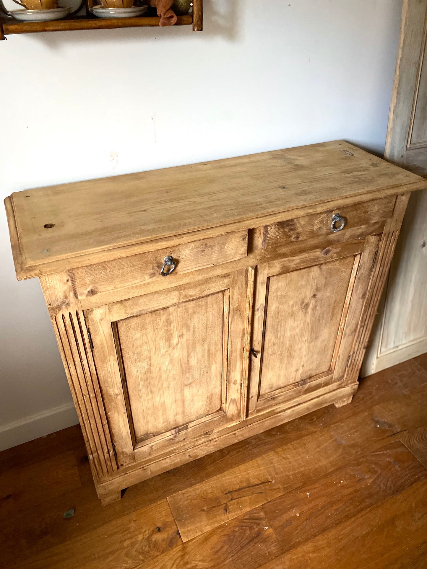 Buffet parisien en bois ancien