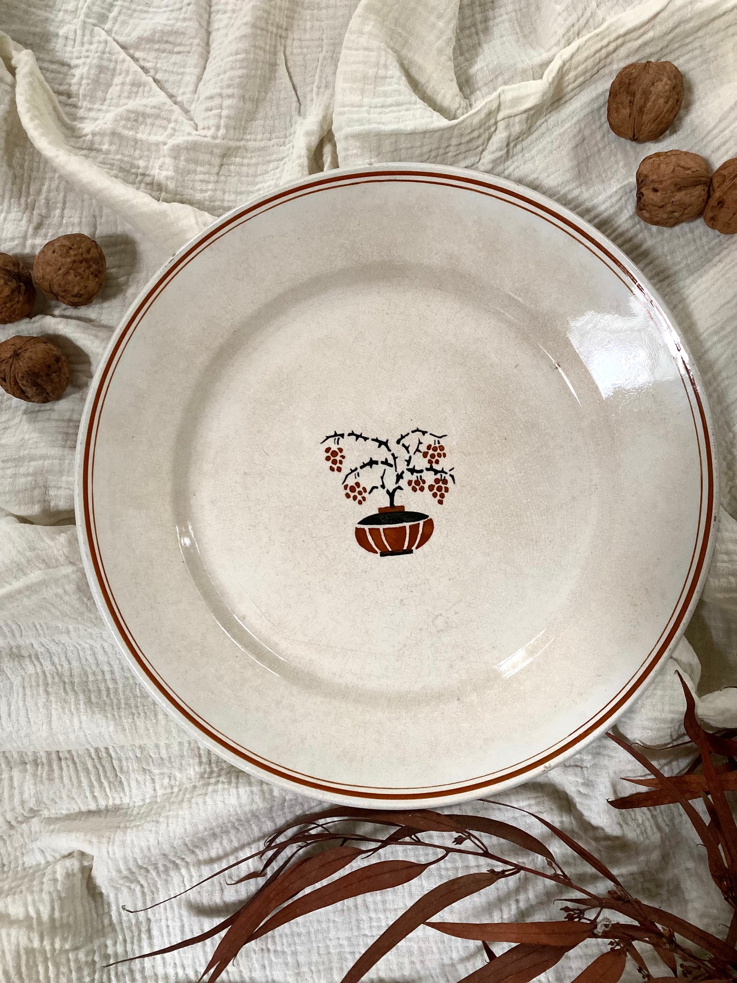 Plat de service en faïence ancienne