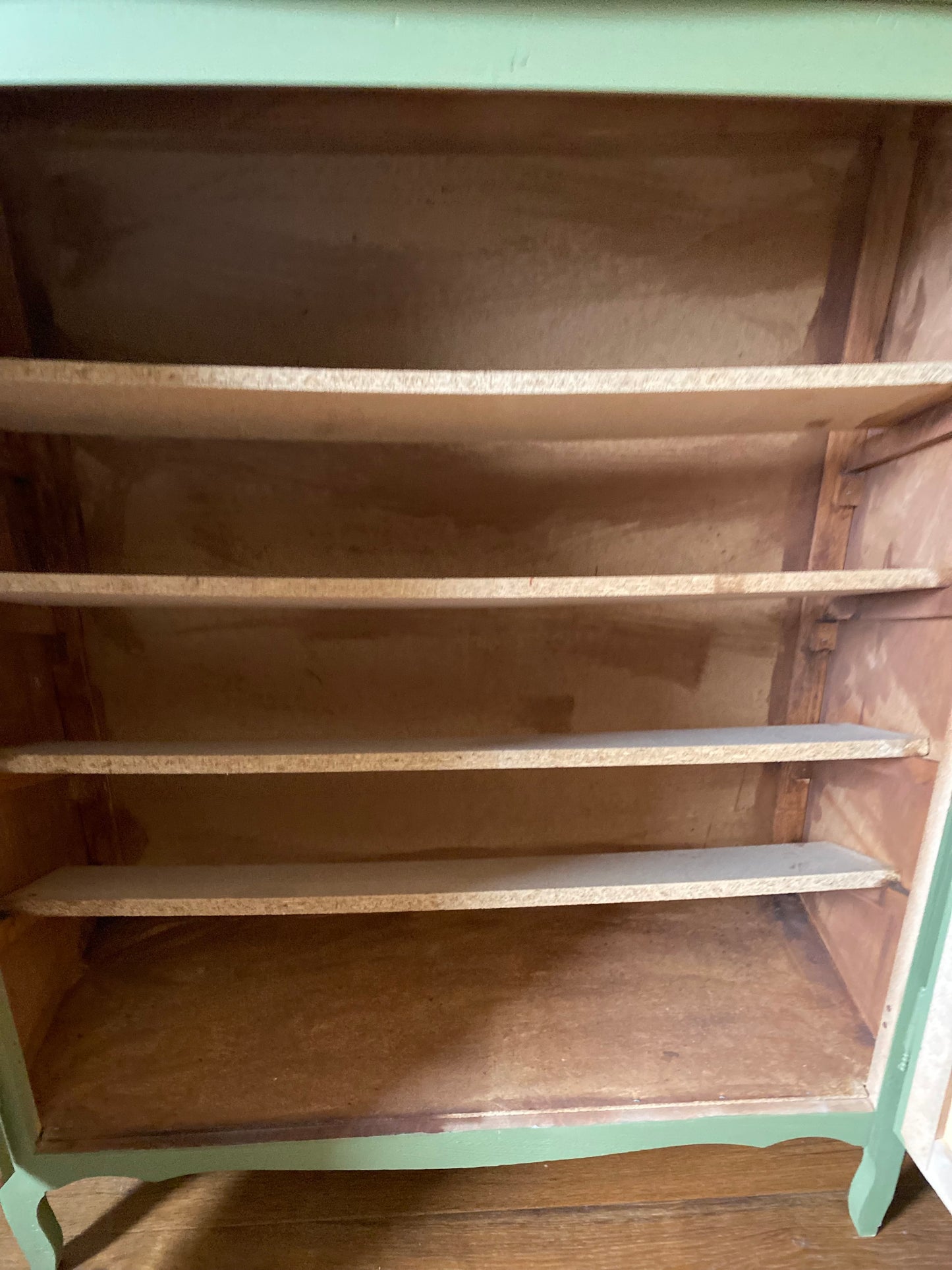 Buffet parisien ancien à chaussures