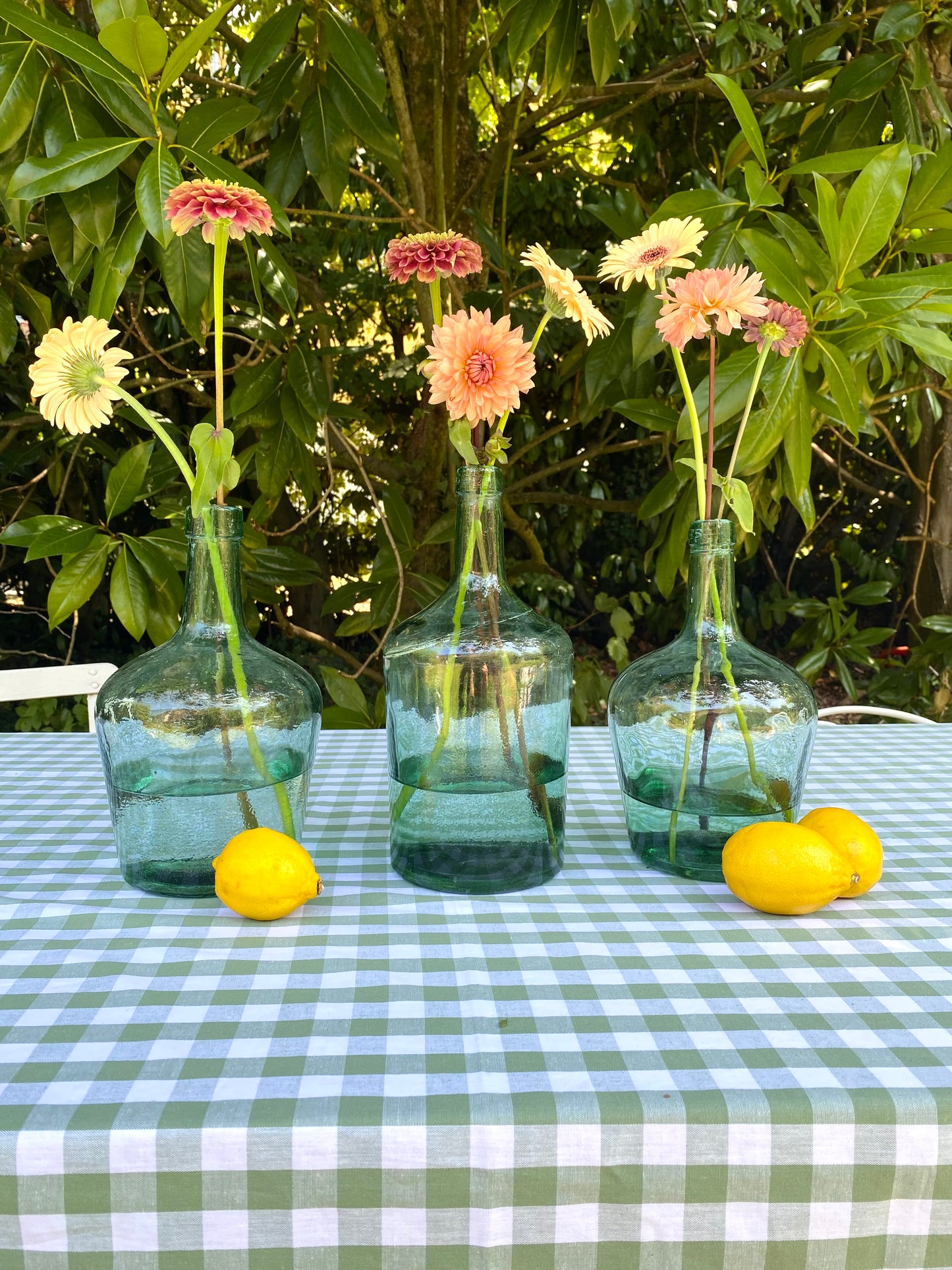 Trio de dames-jeannes en verre soufflé vert-bleu