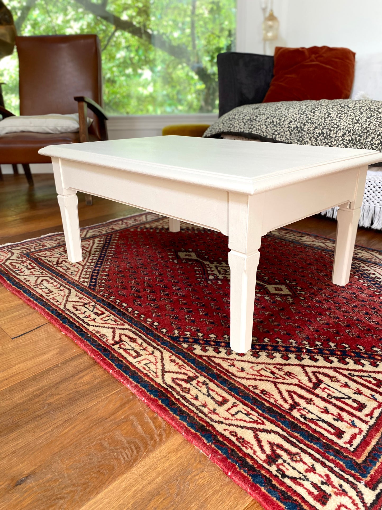 Table basse en bois ancien écru