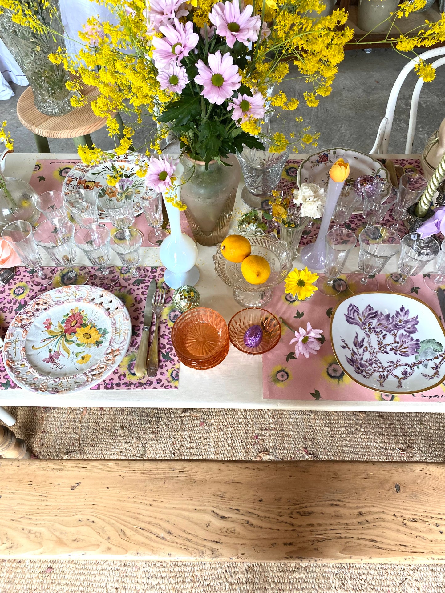 Trio de petits soliflores en cristal ciselé