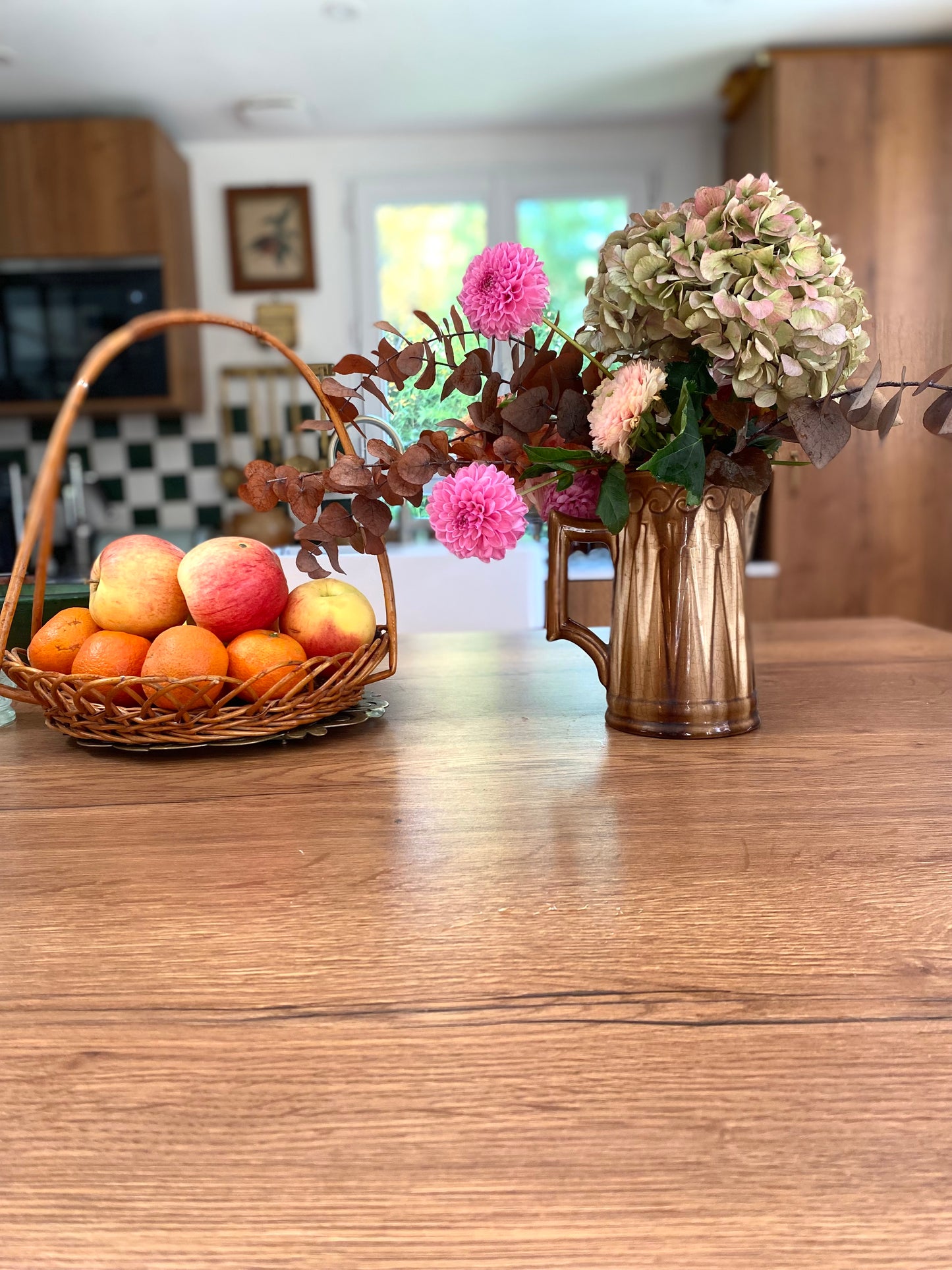 Broc ancien en céramique vernissée