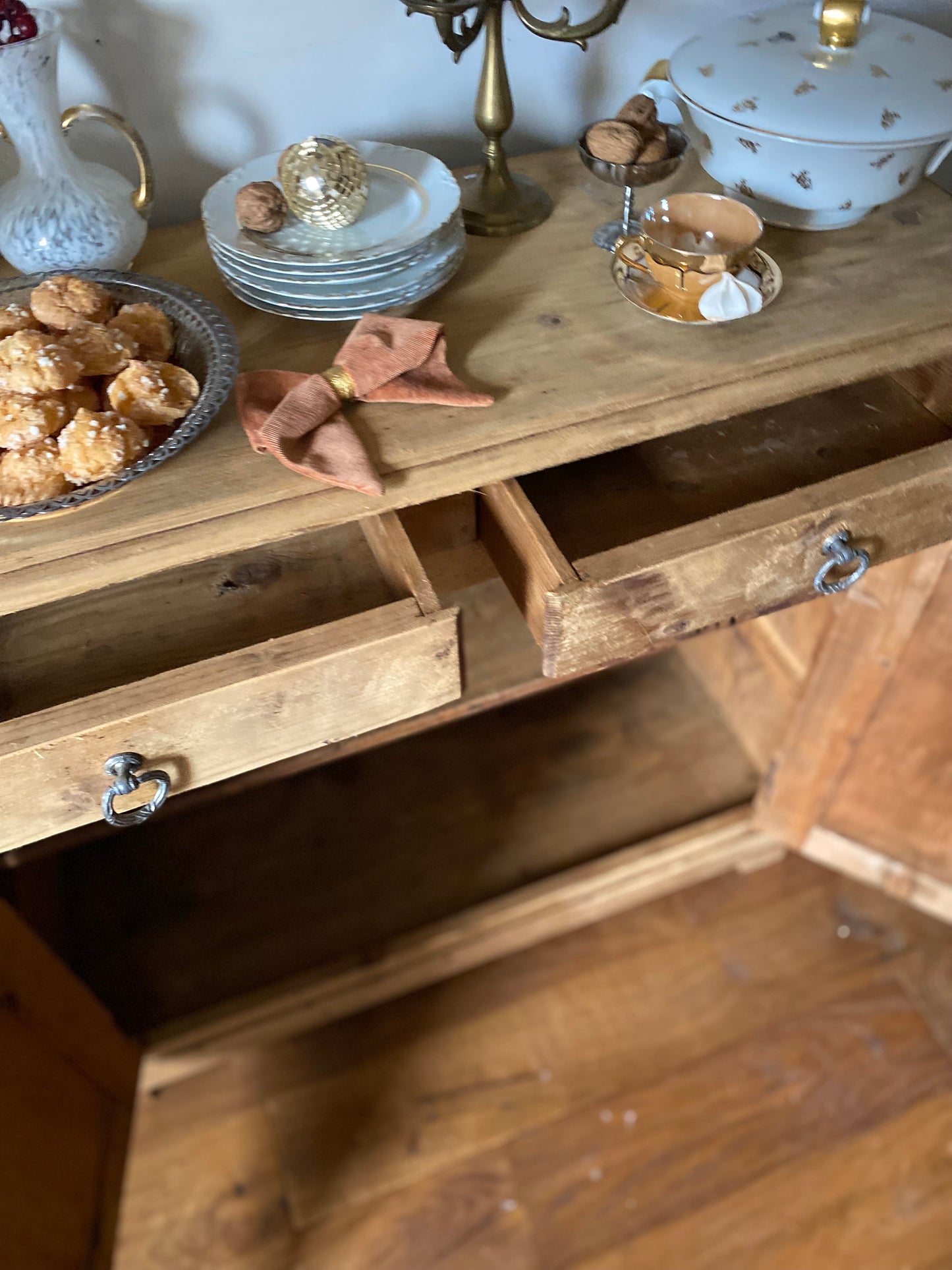 Buffet parisien en bois ancien